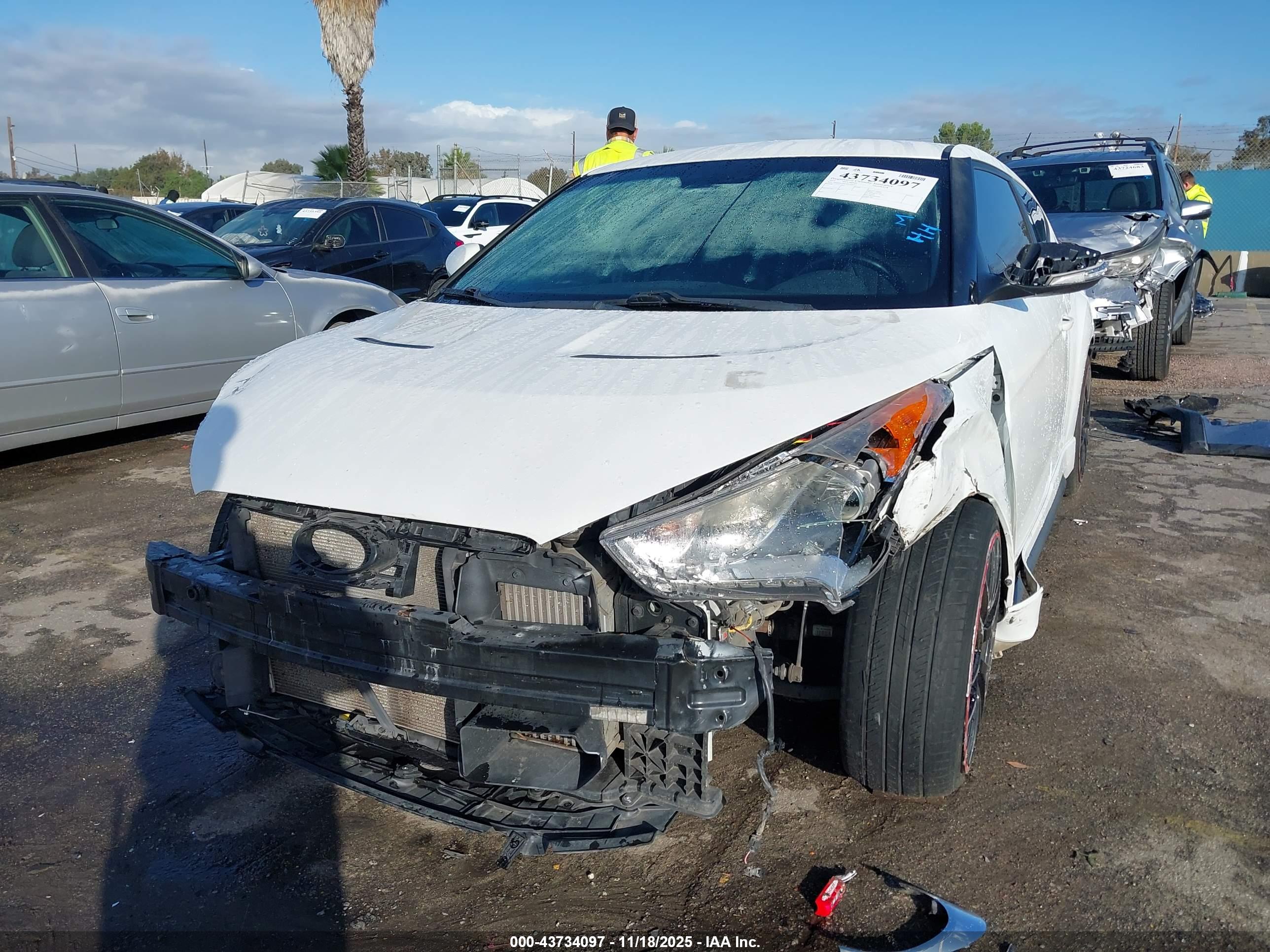 HYUNDAI VELOSTER image 6