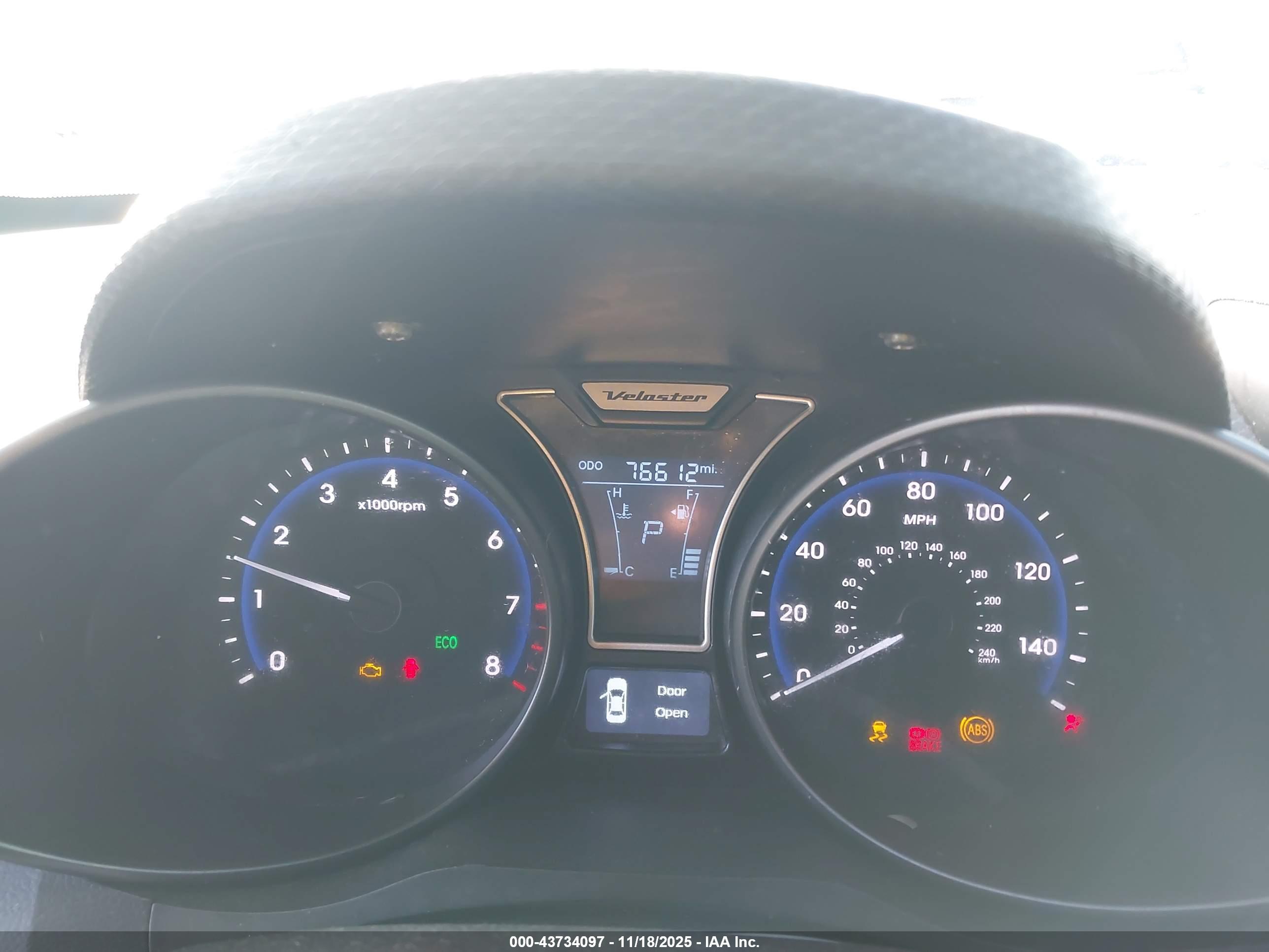 HYUNDAI VELOSTER image 7