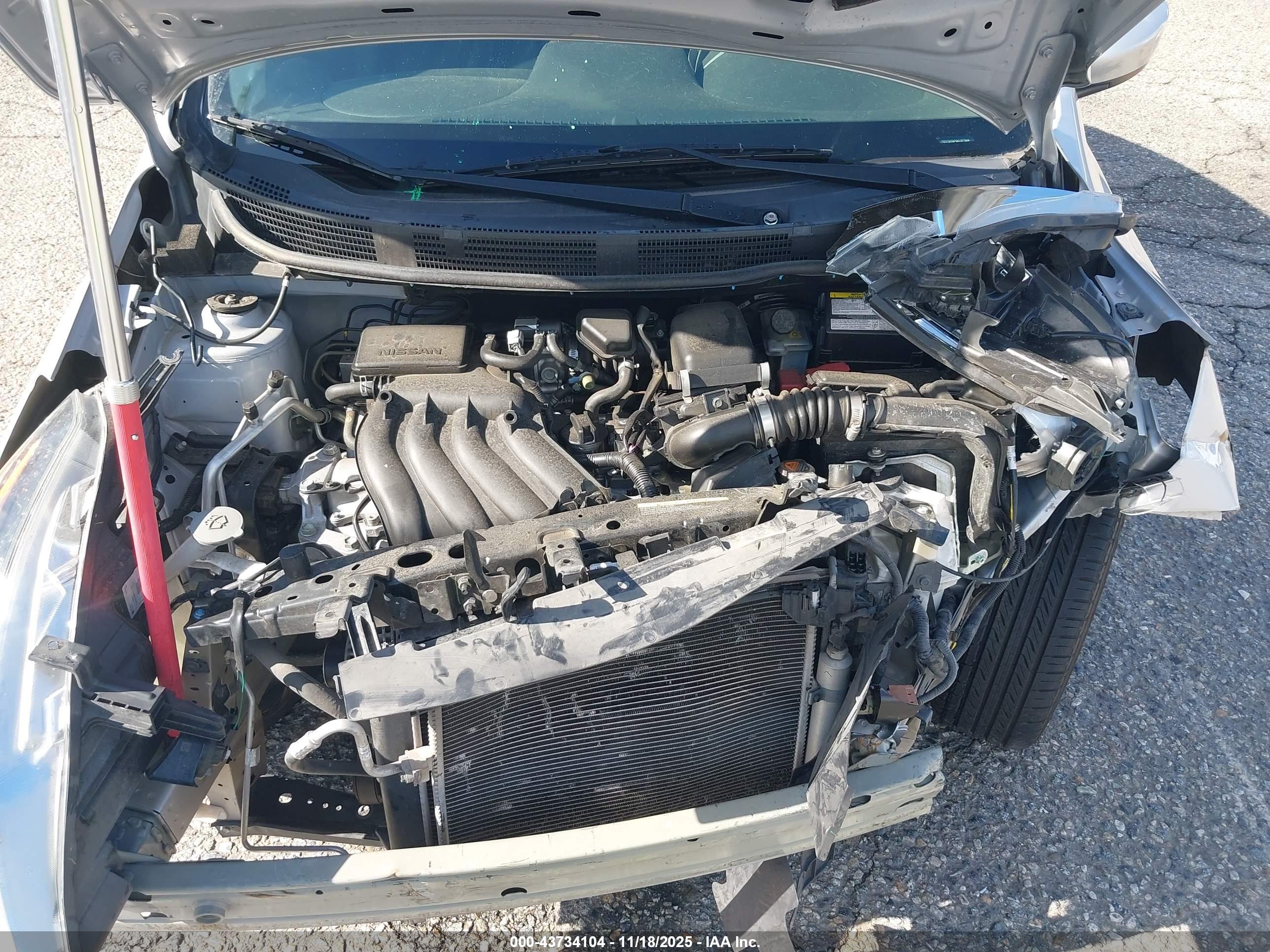 NISSAN VERSA image 10