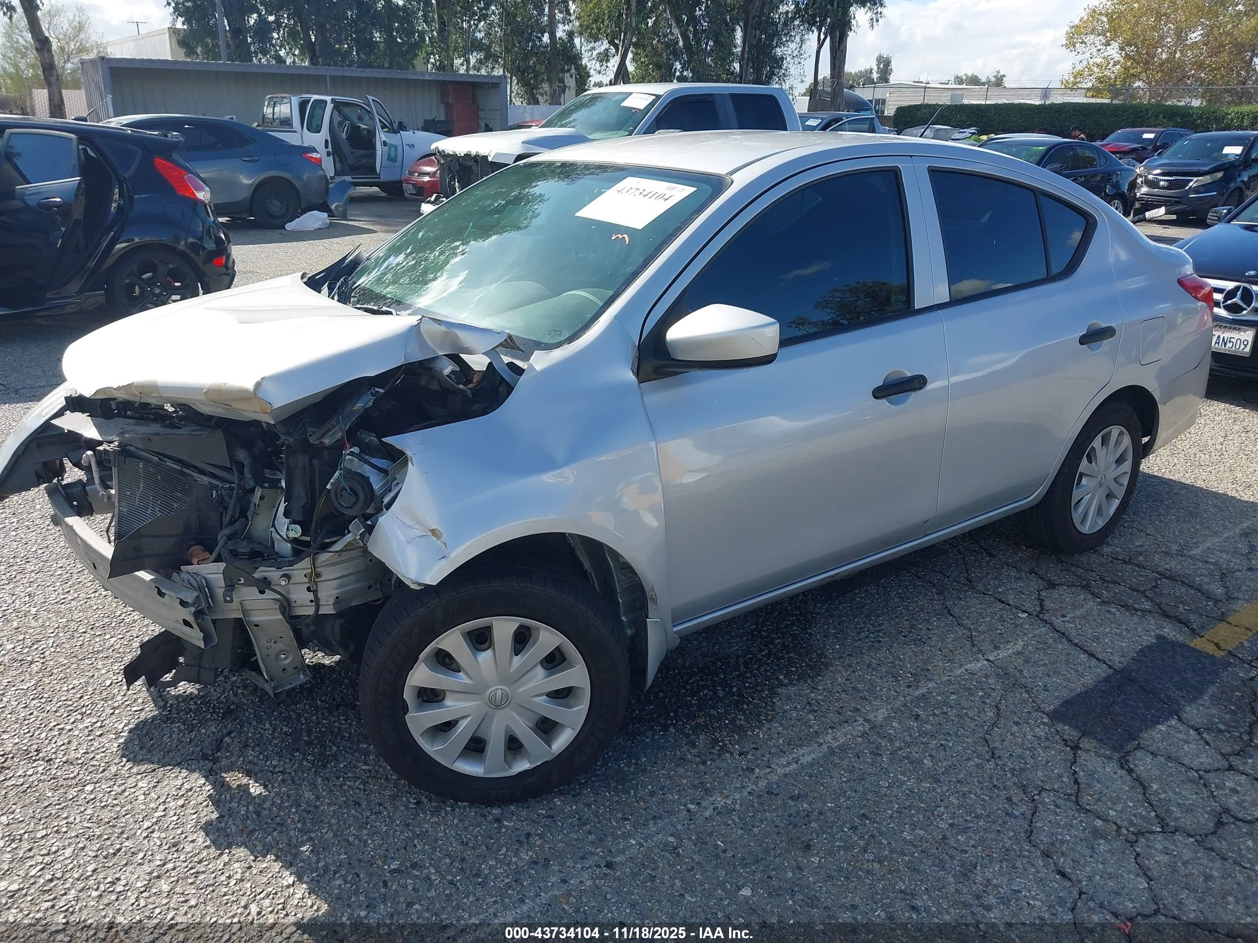 NISSAN VERSA image 2