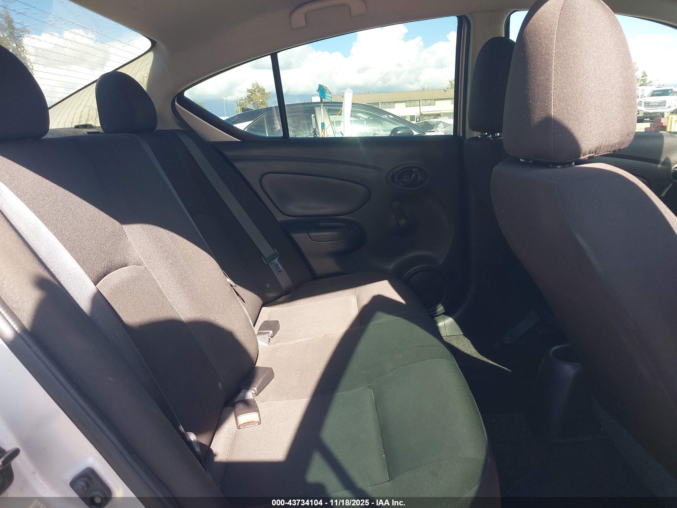 NISSAN VERSA image 8