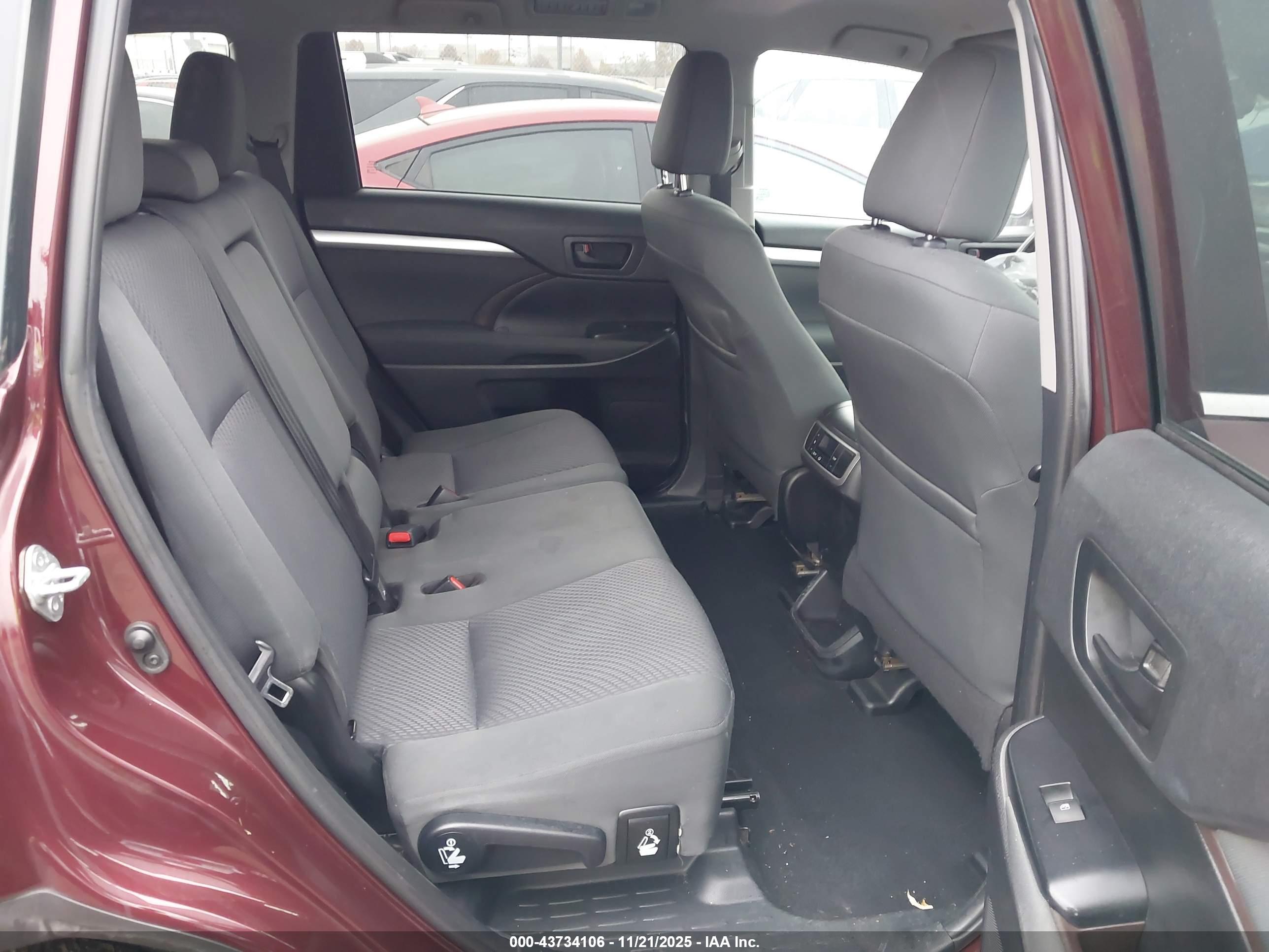 TOYOTA HIGHLANDER image 8
