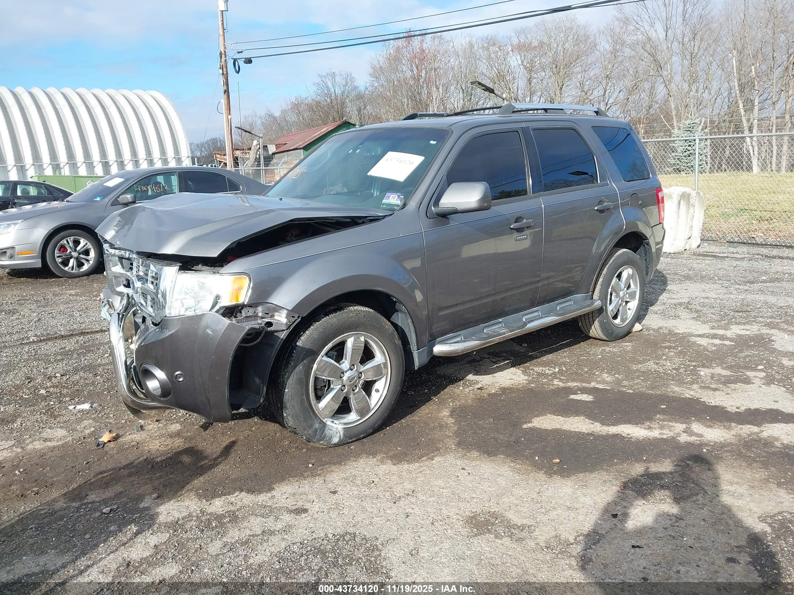 FORD ESCAPE image 2