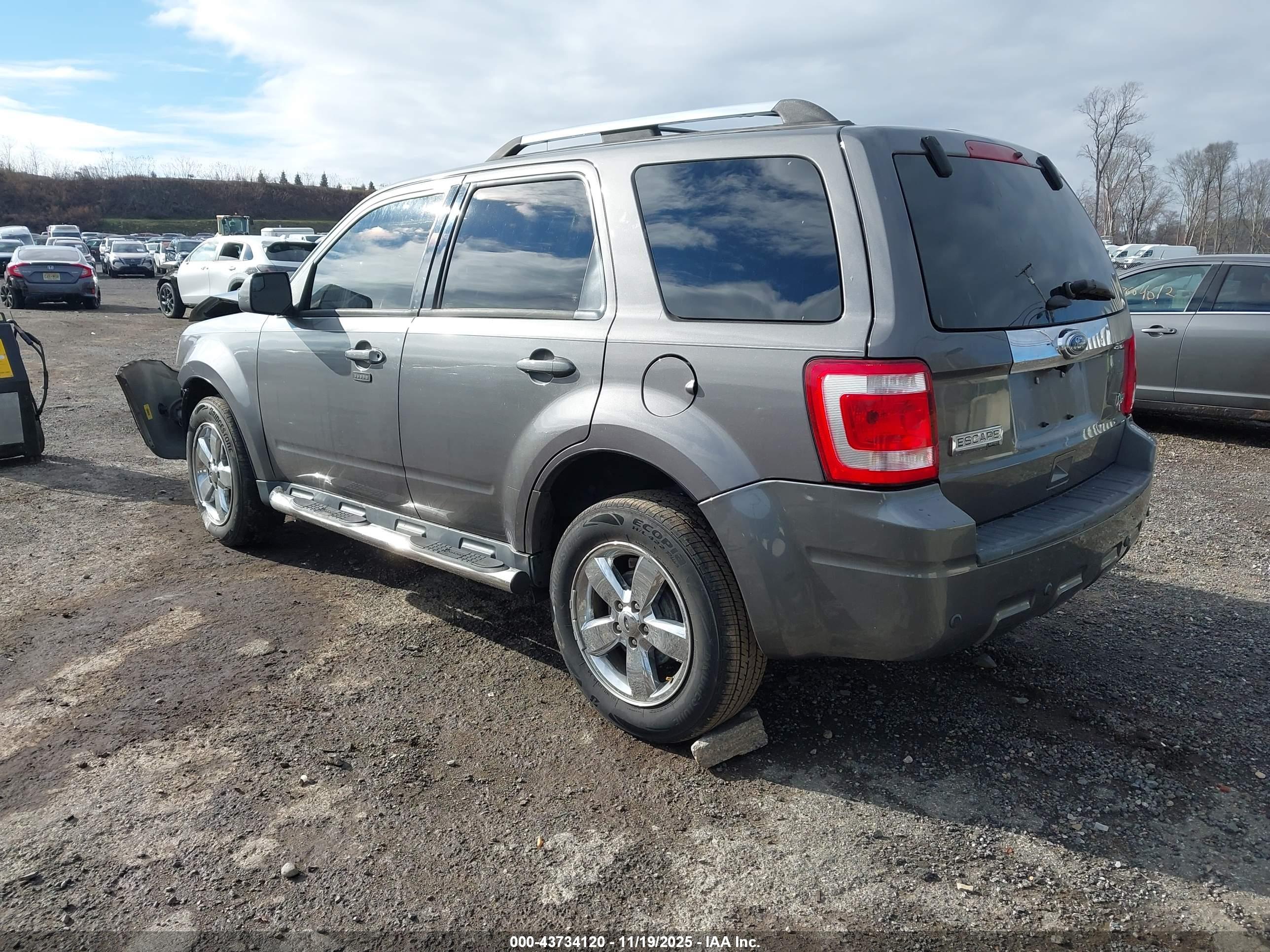 FORD ESCAPE image 3