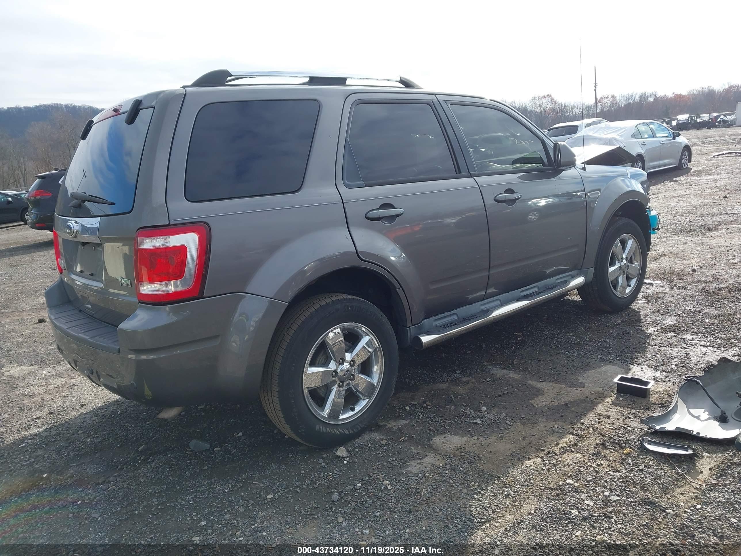 FORD ESCAPE image 4