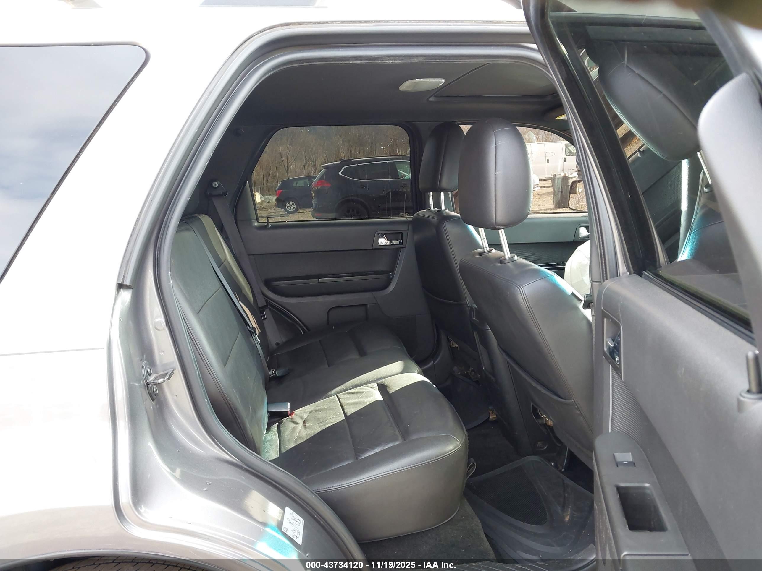 FORD ESCAPE image 8