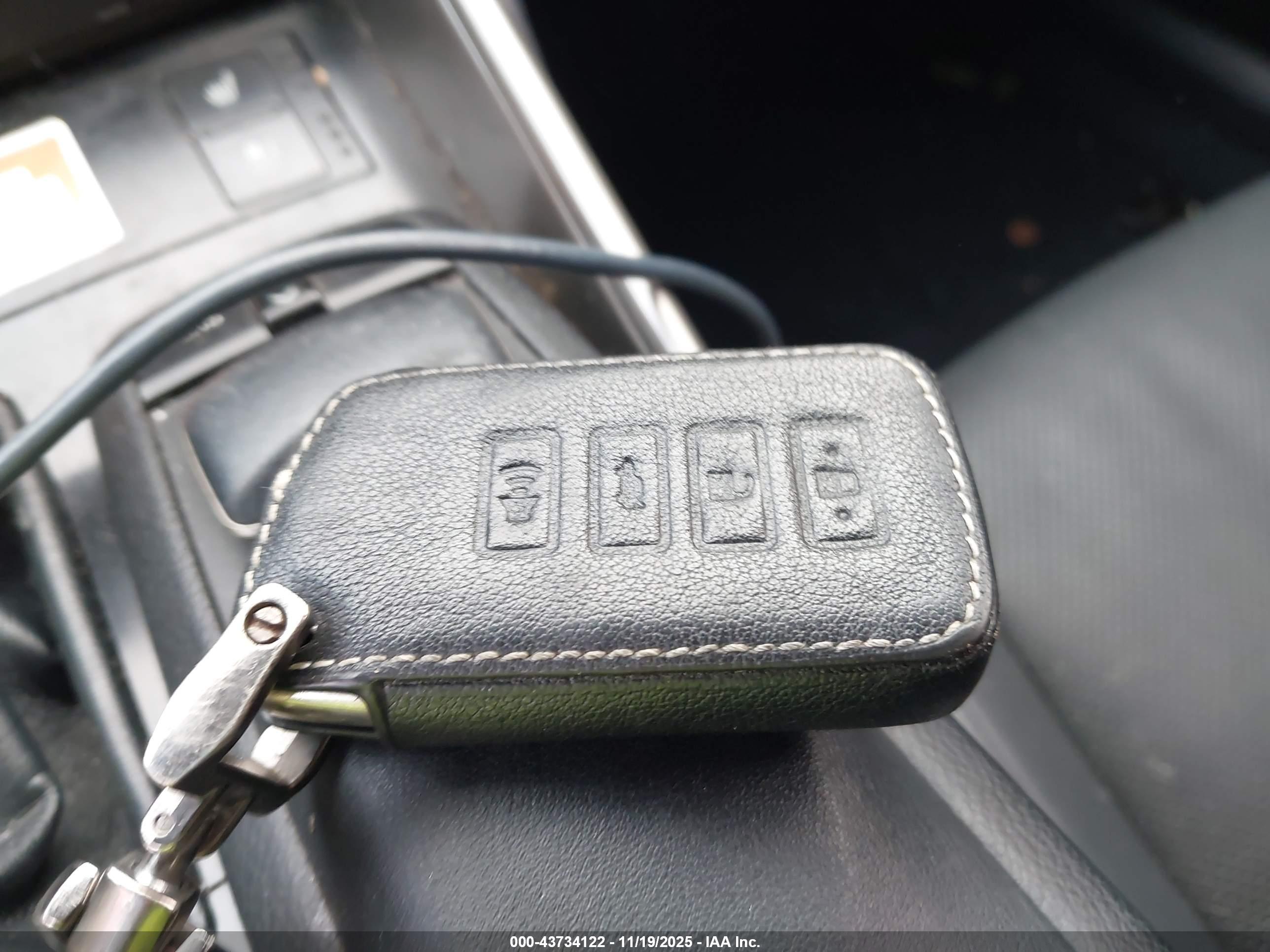 LEXUS IS image 11