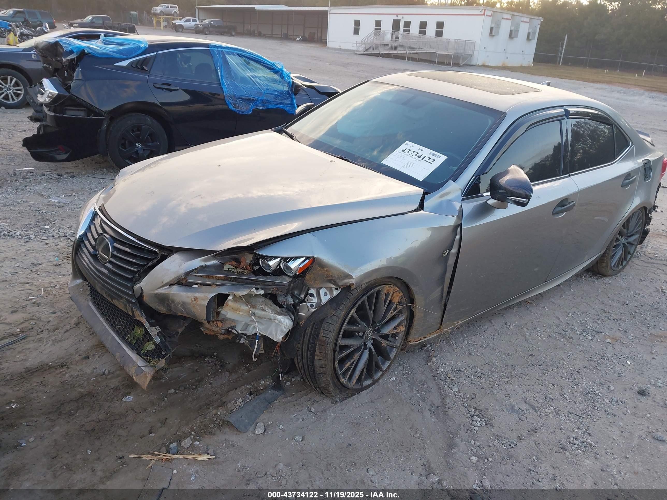 LEXUS IS image 2