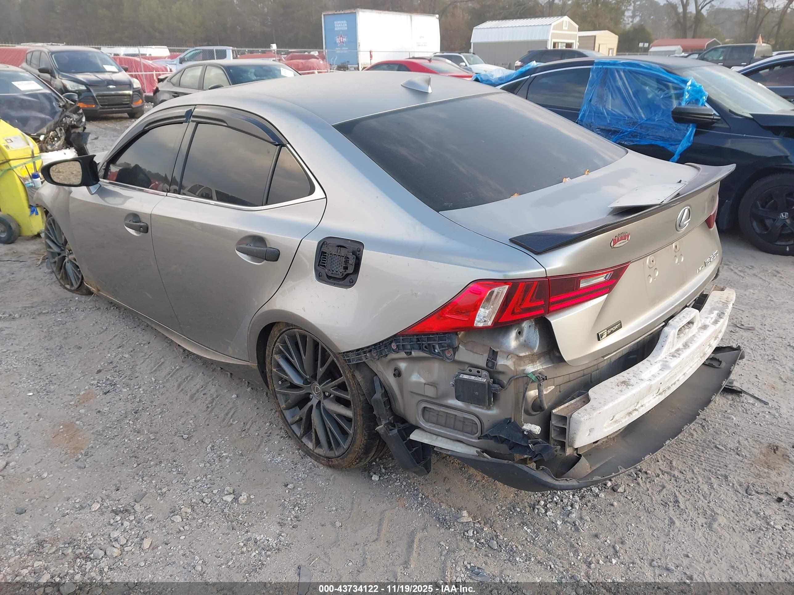 LEXUS IS image 3