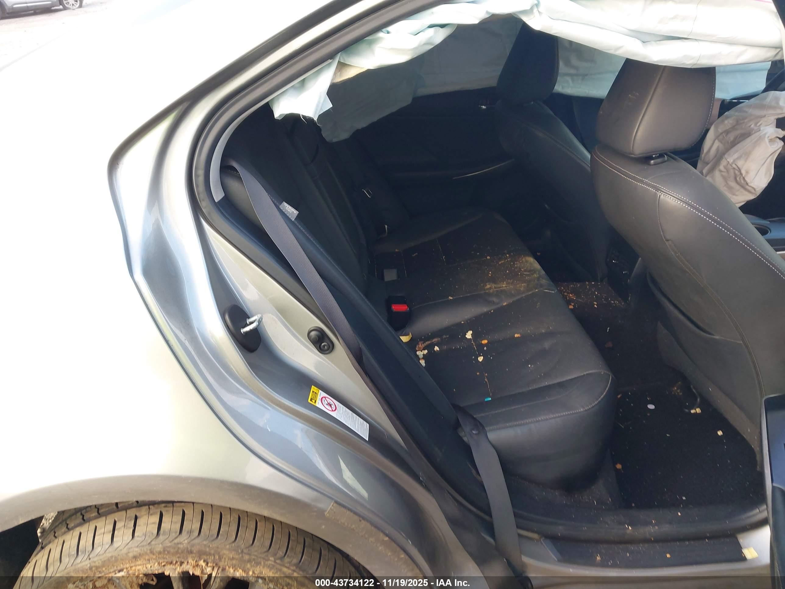 LEXUS IS image 8