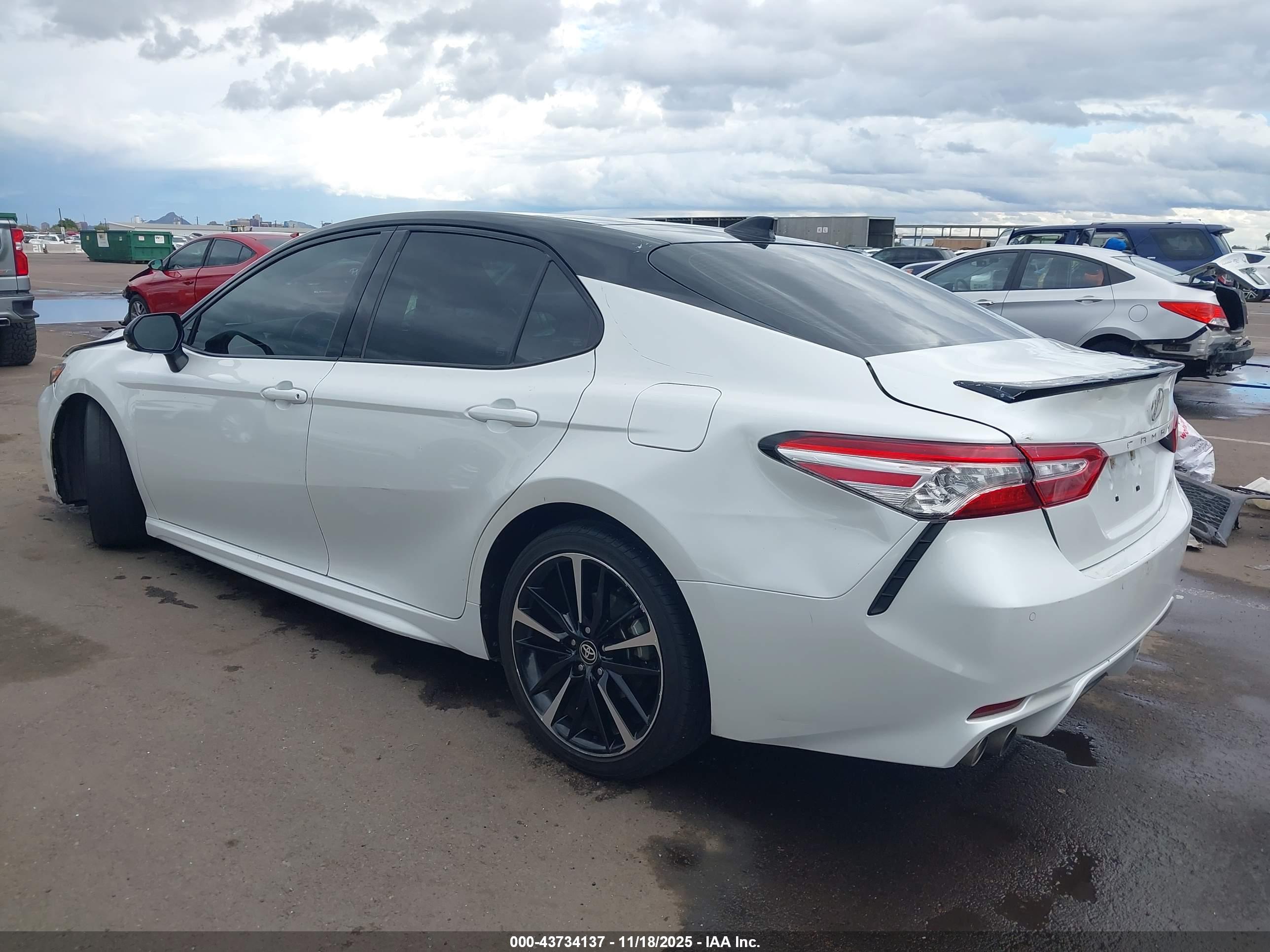 TOYOTA CAMRY image 3