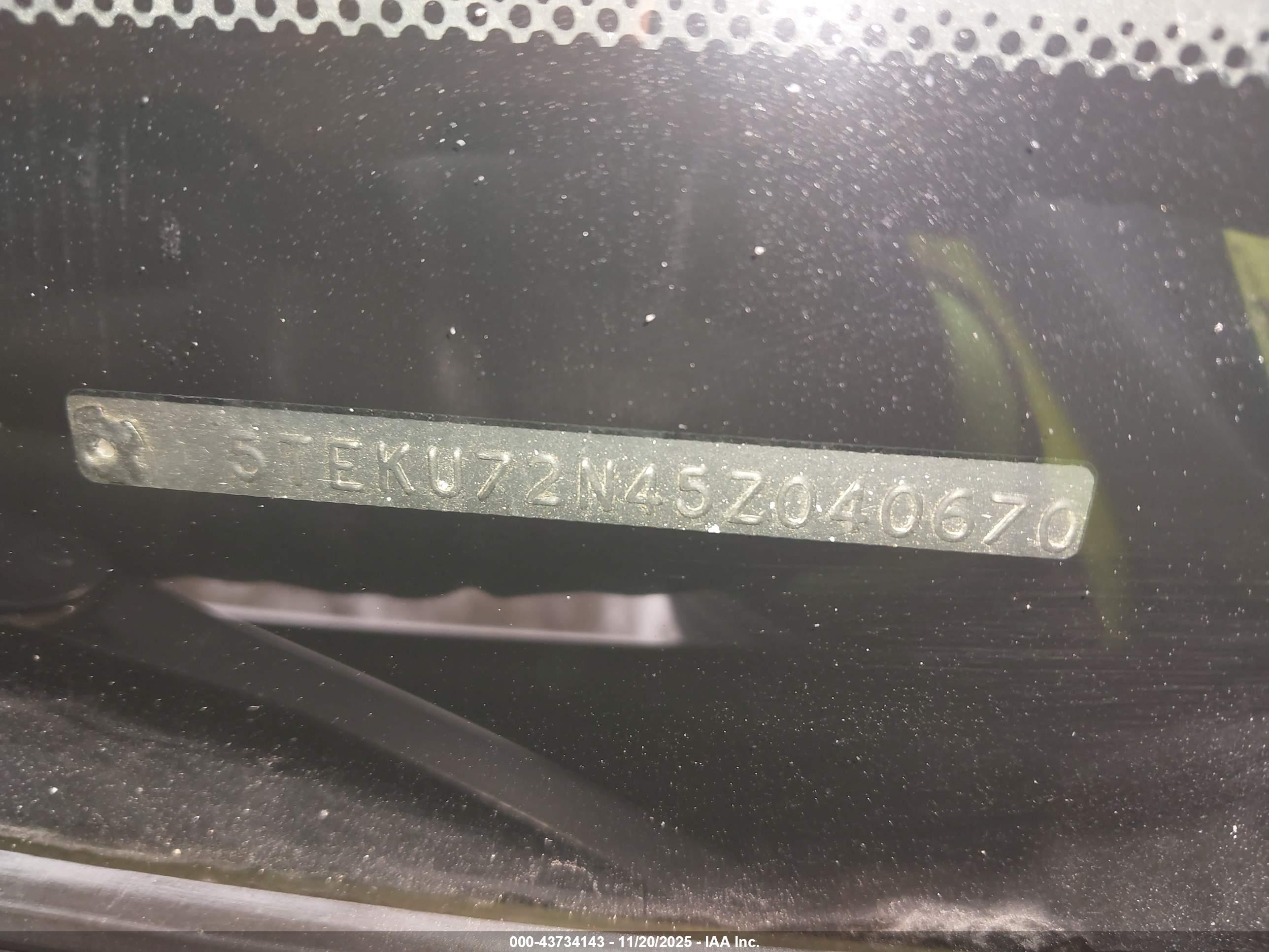 TOYOTA TACOMA image 9