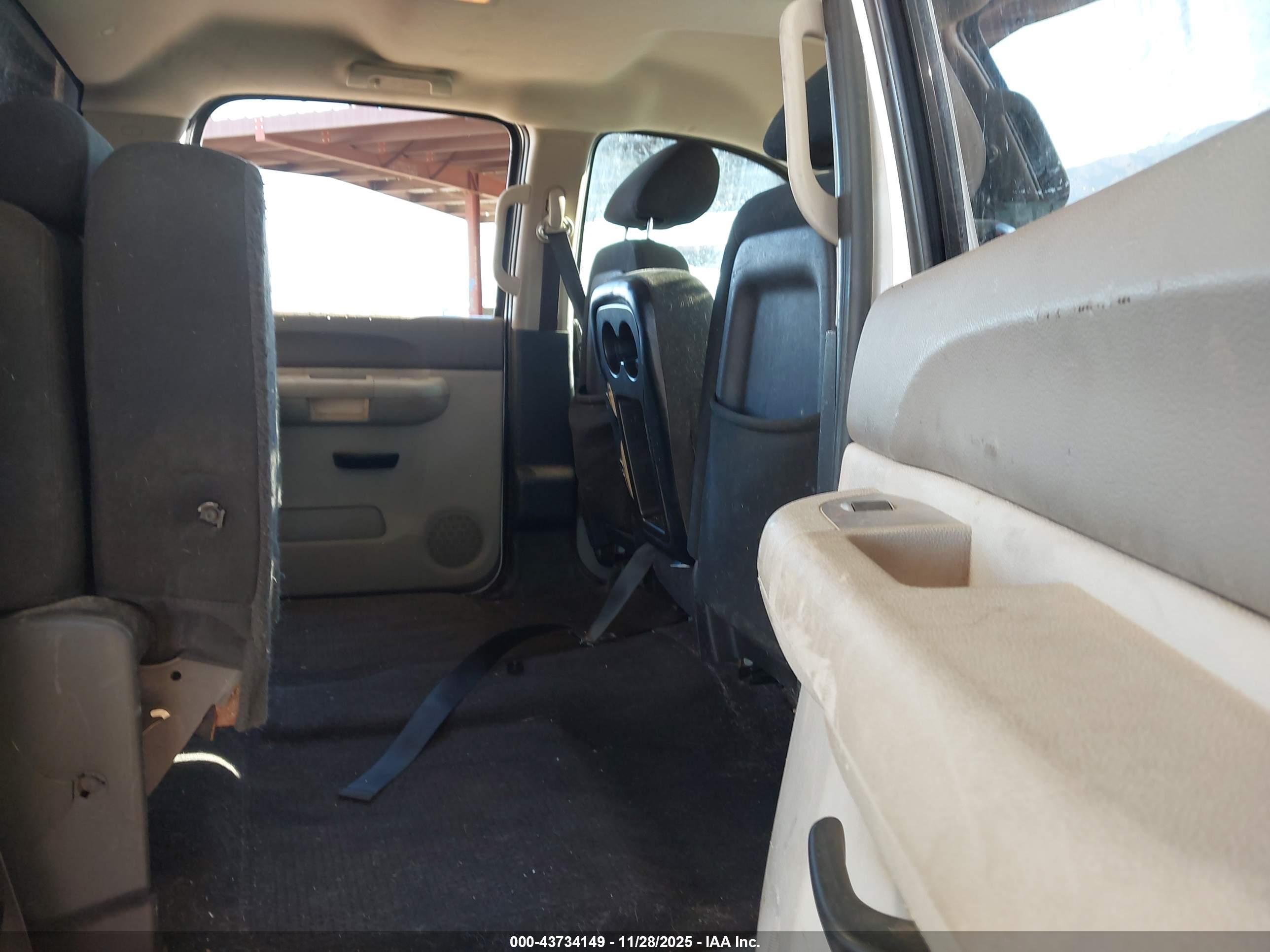 CHEVROLET SILVERADO image 8