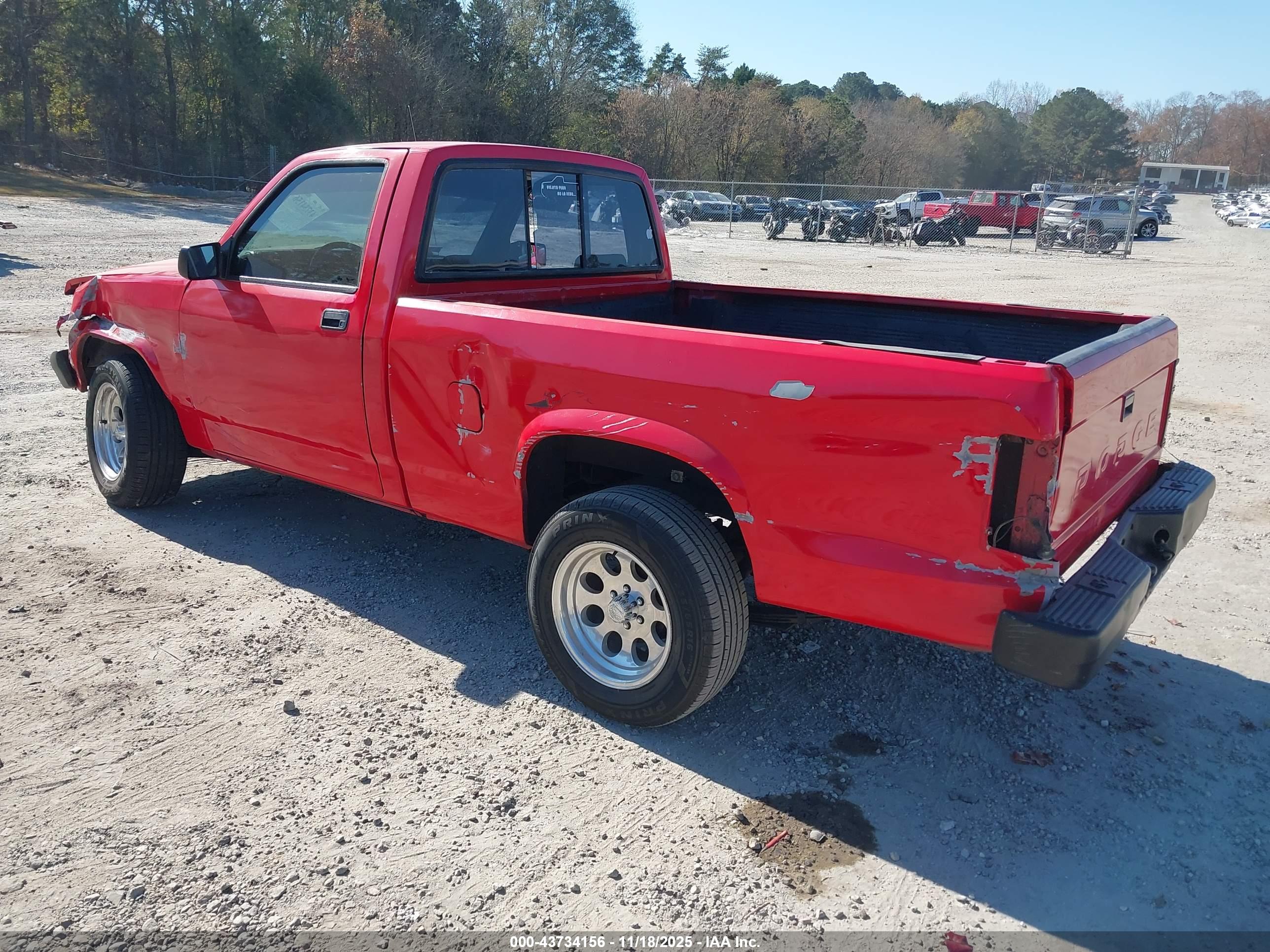 DODGE DAKOTA image 3