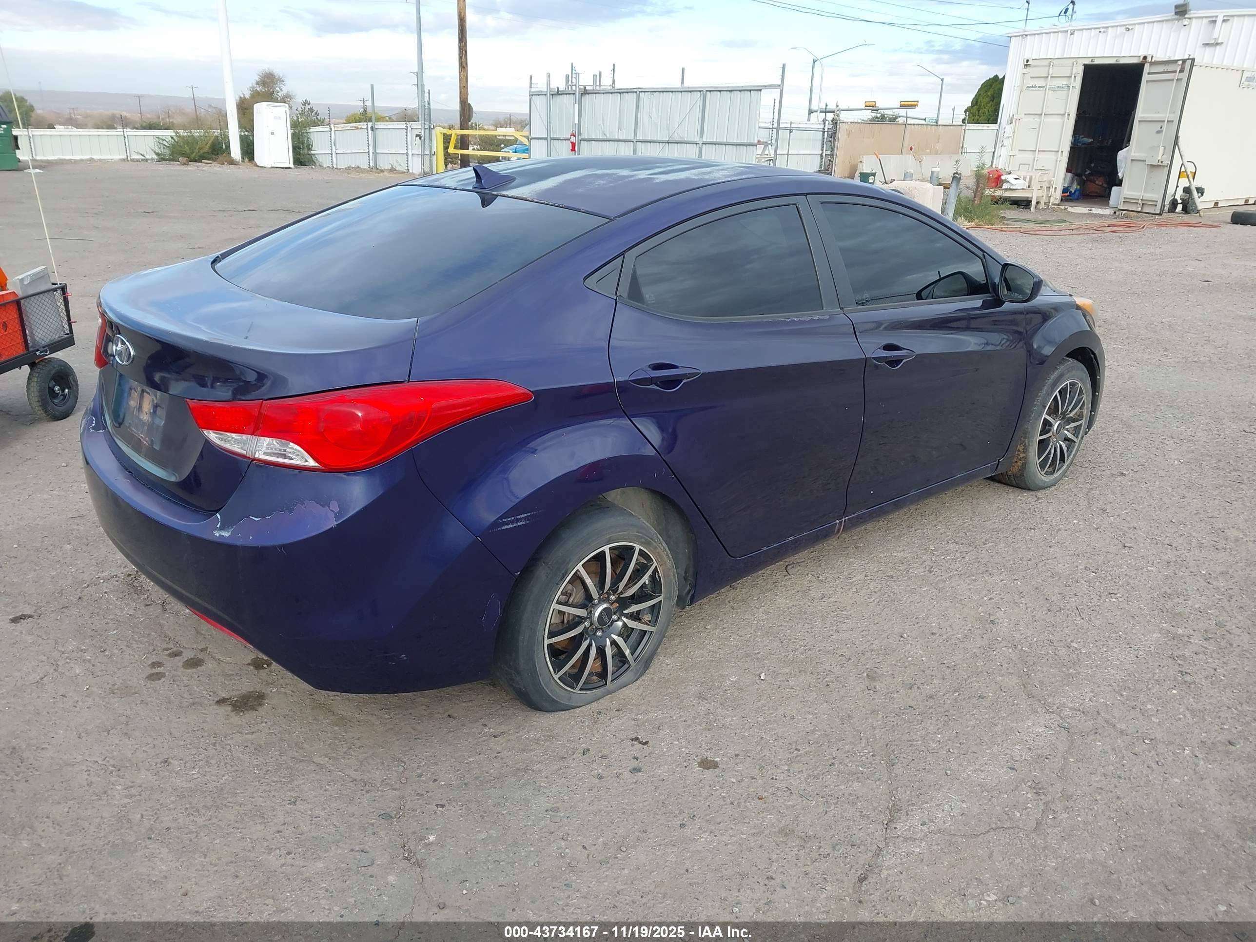 HYUNDAI ELANTRA image 4