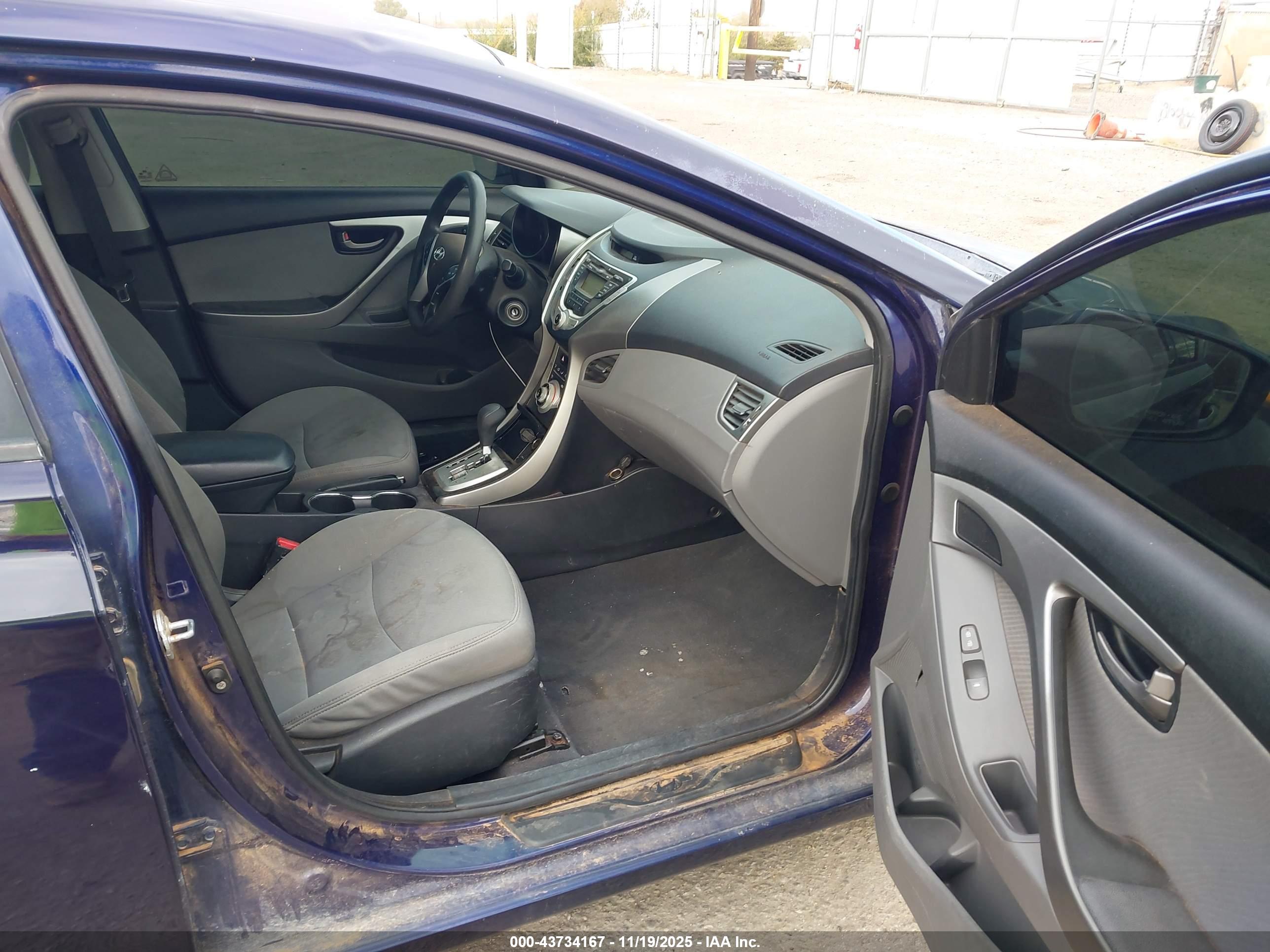 HYUNDAI ELANTRA image 5