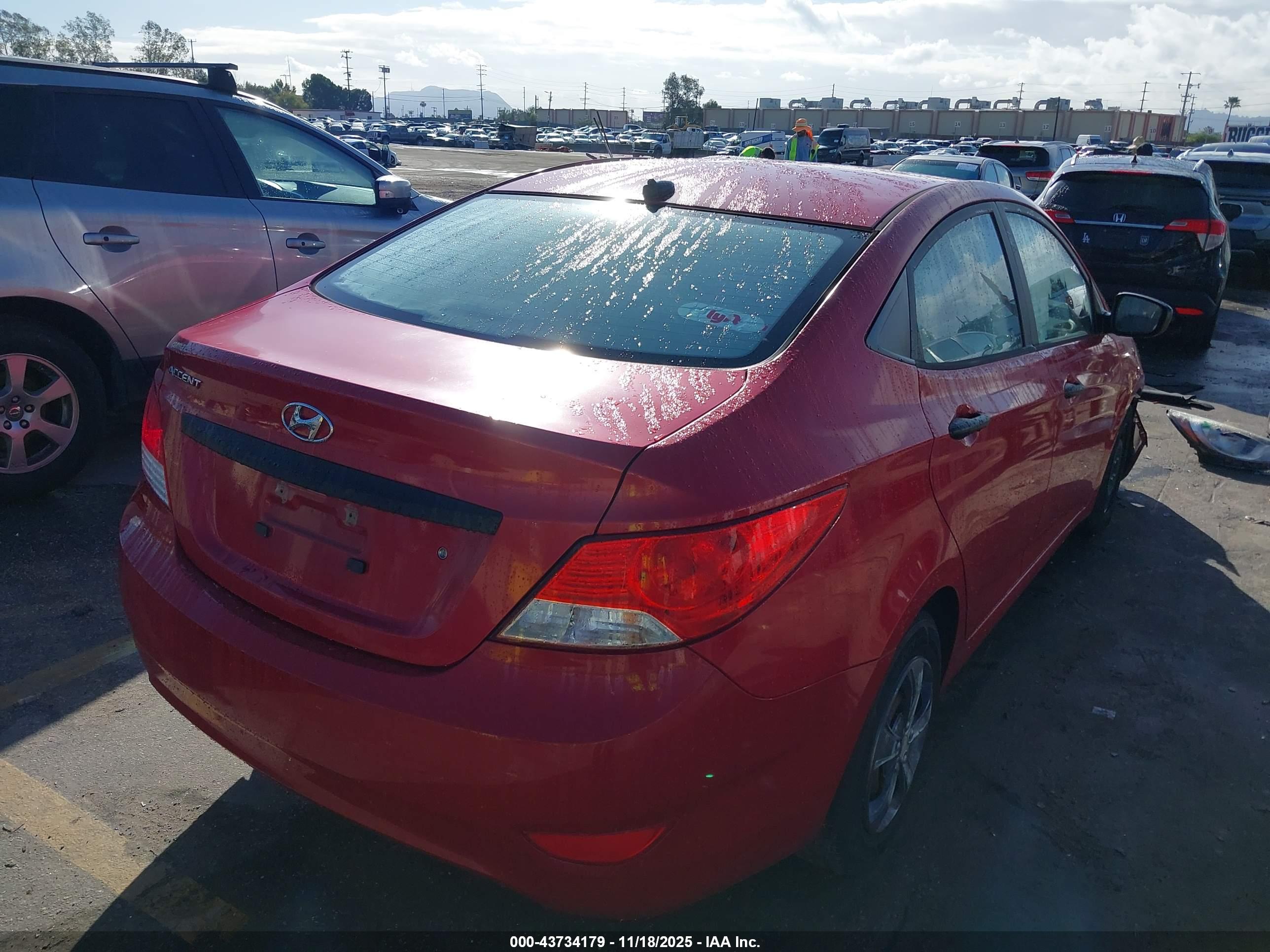 HYUNDAI ACCENT image 4
