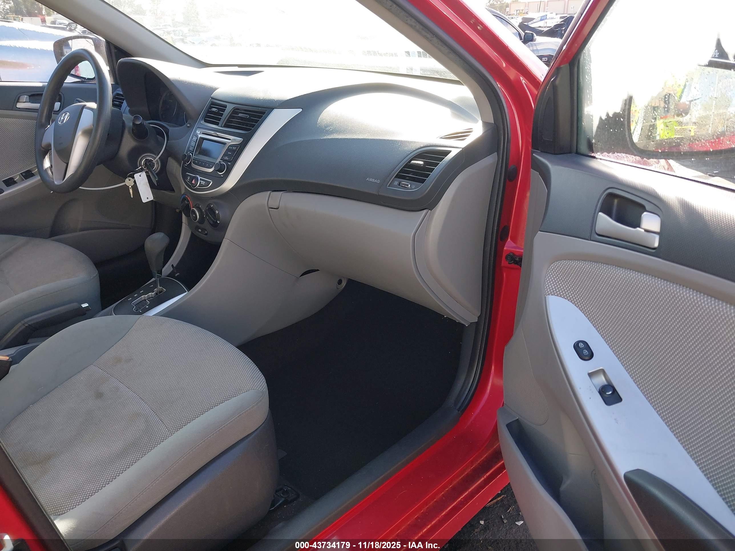 HYUNDAI ACCENT image 5