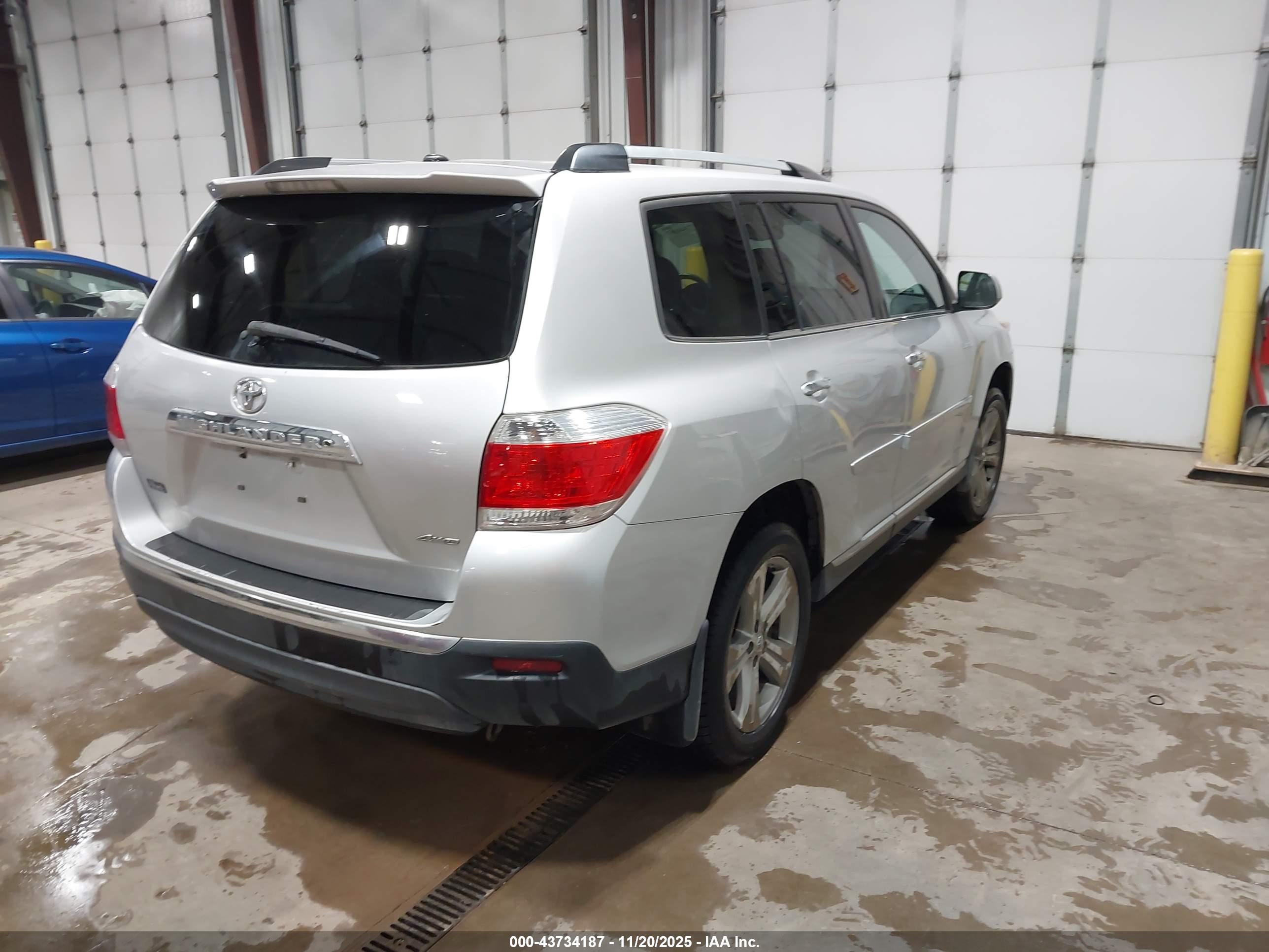 TOYOTA HIGHLANDER image 4