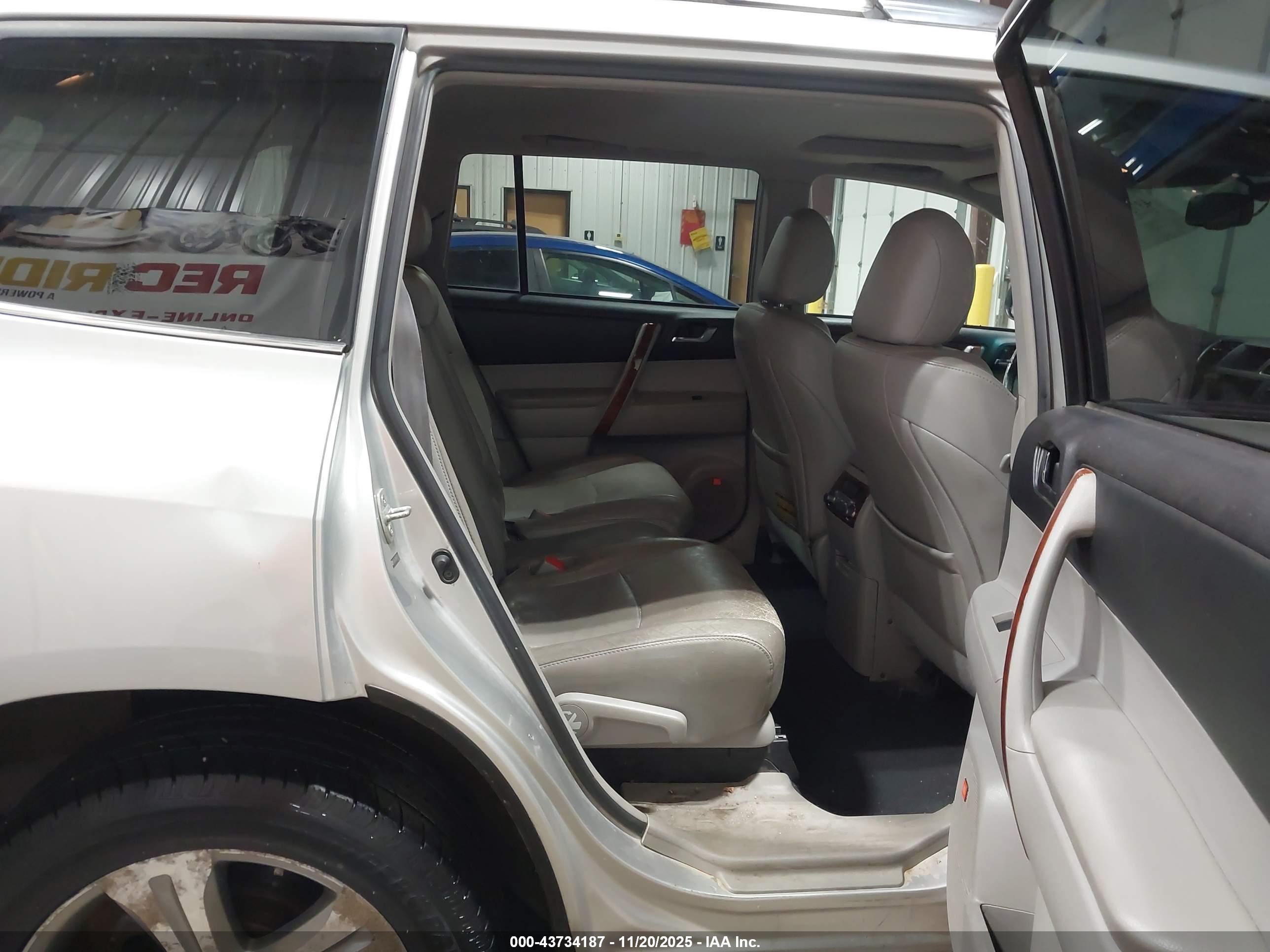 TOYOTA HIGHLANDER image 8