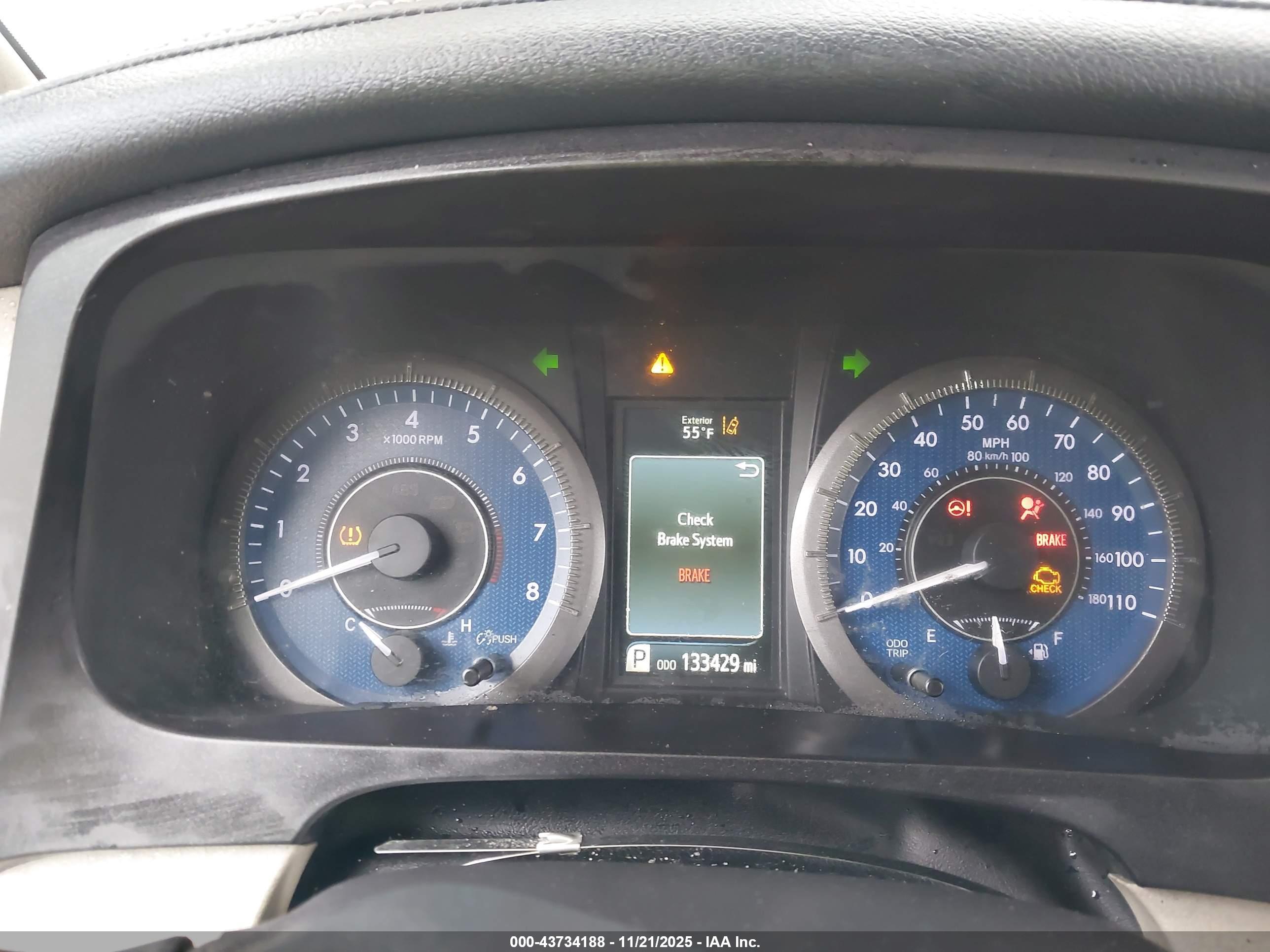 TOYOTA SIENNA image 7