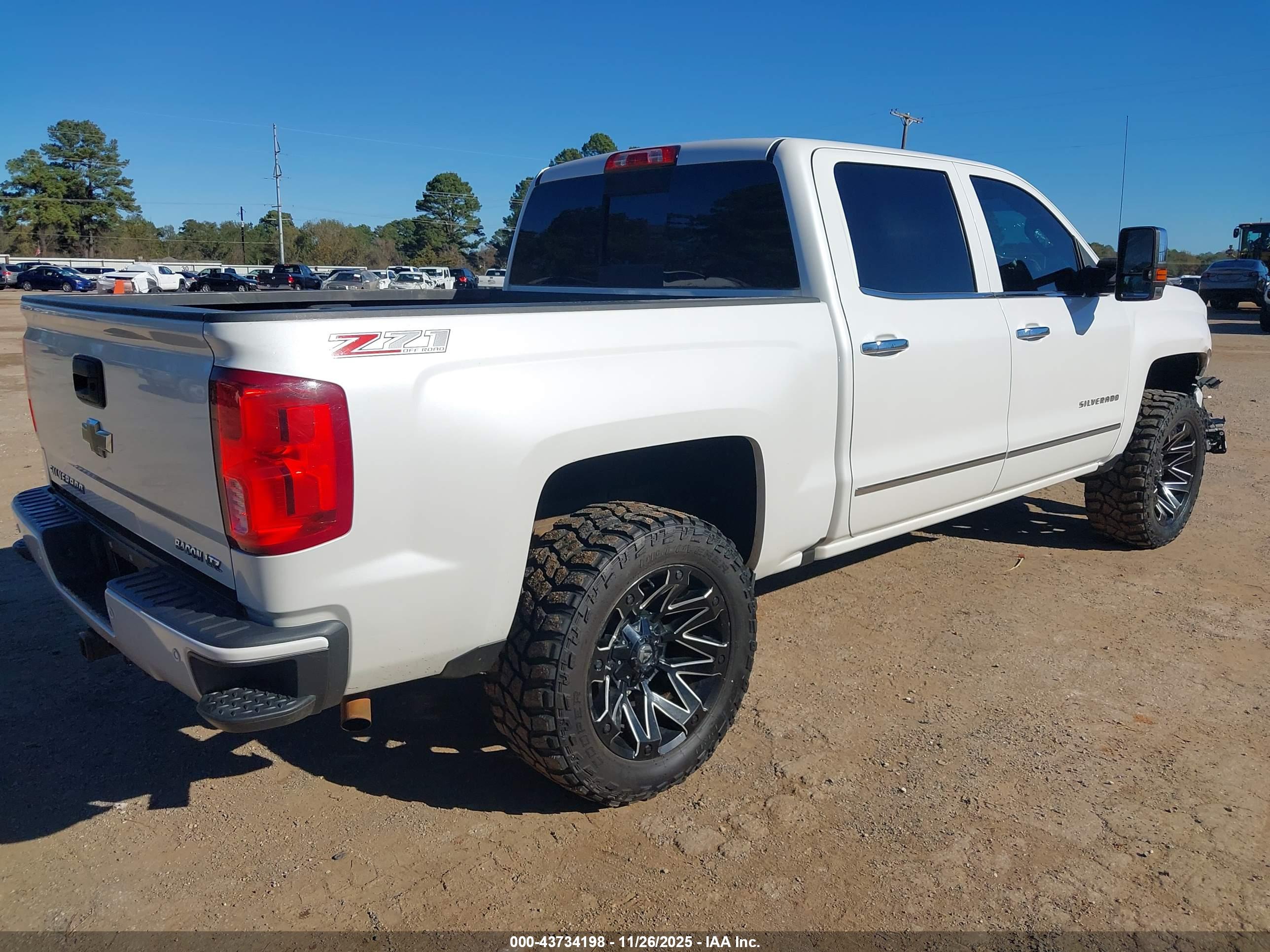 CHEVROLET SILVERADO image 4