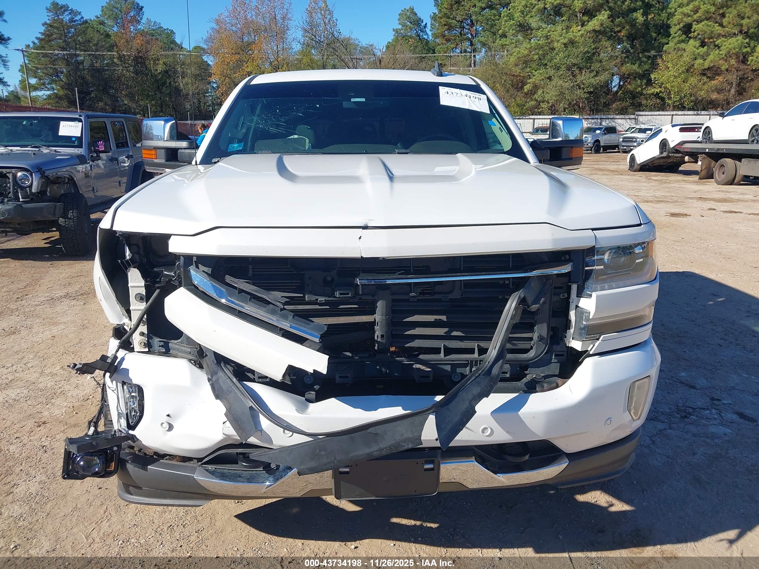 CHEVROLET SILVERADO image 6