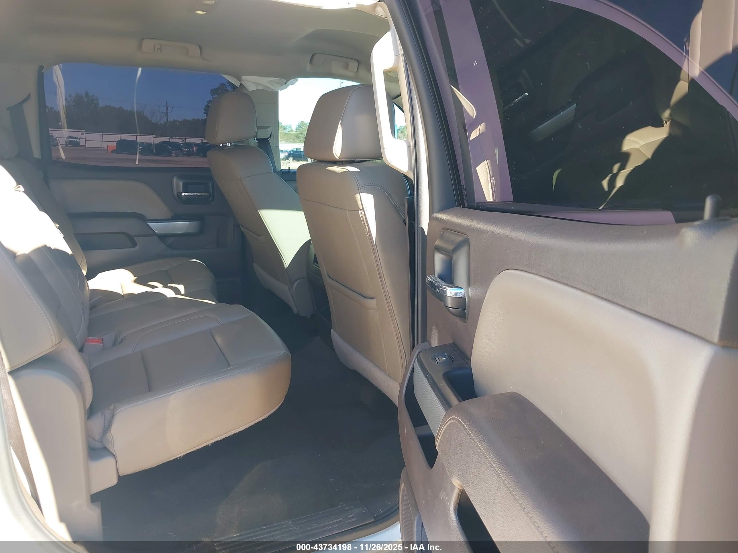 CHEVROLET SILVERADO image 8