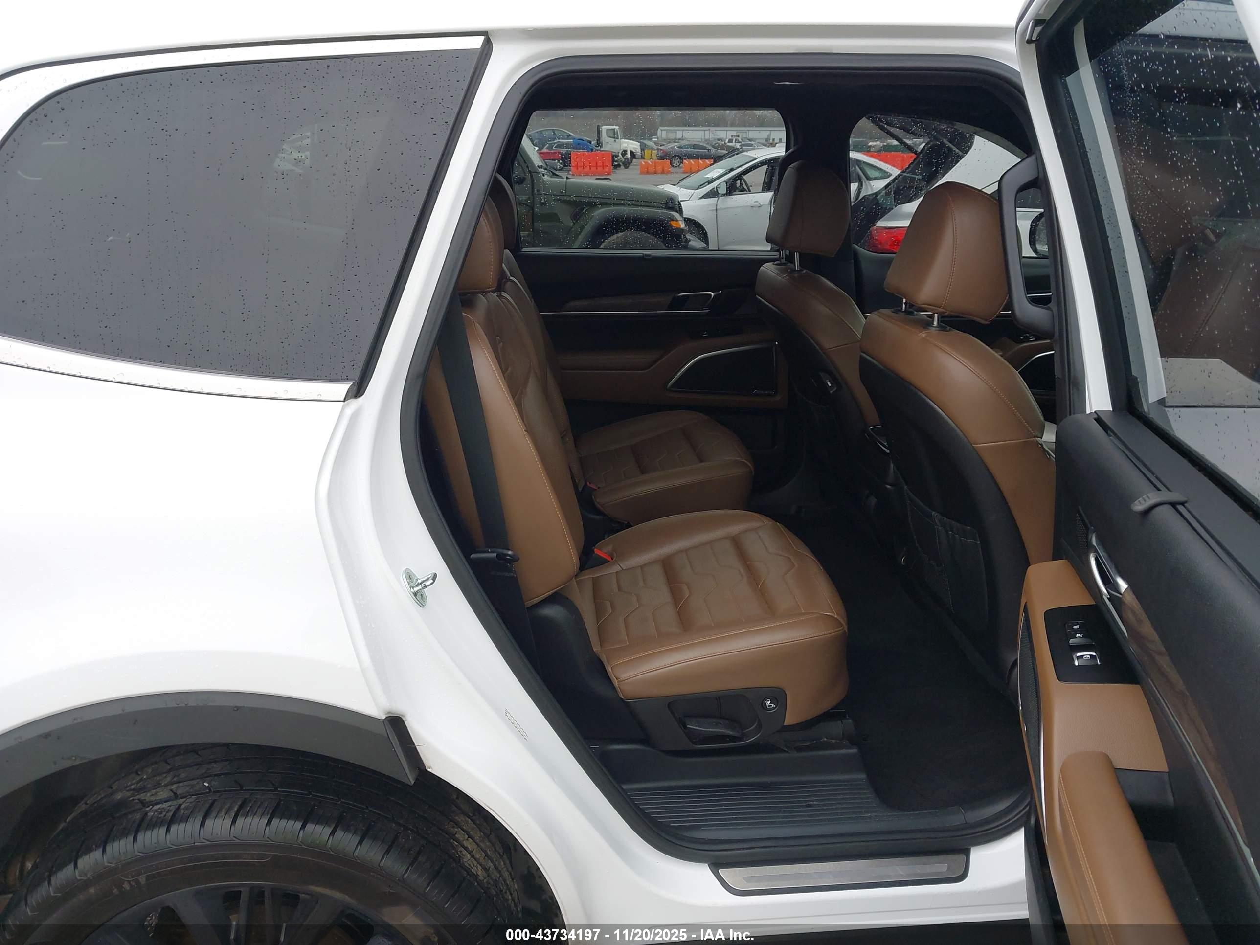 KIA TELLURIDE image 8