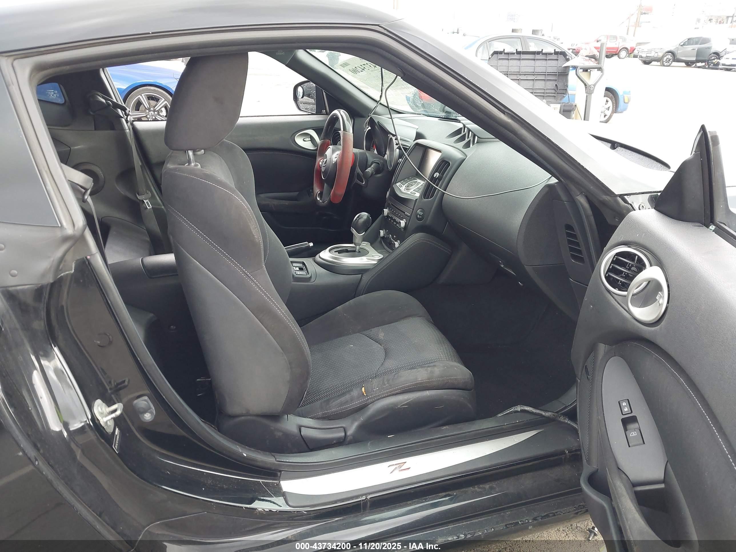NISSAN 370Z image 5