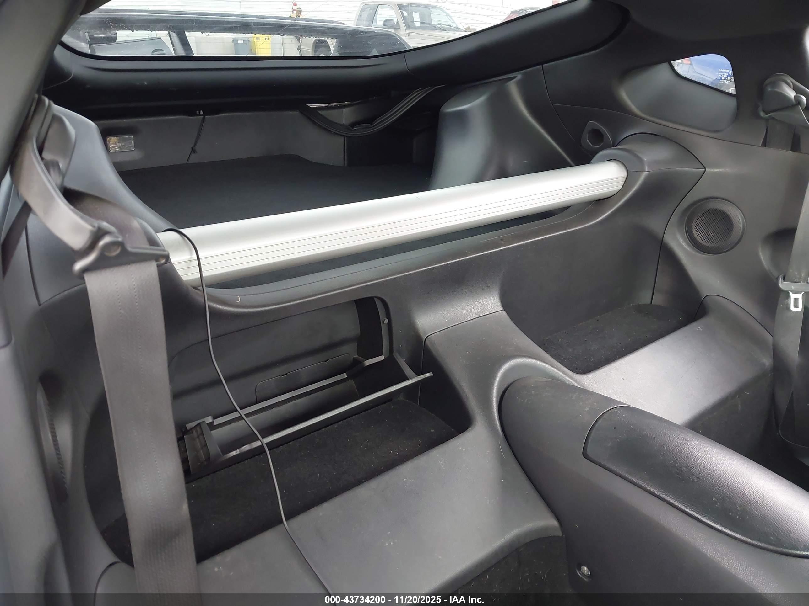 NISSAN 370Z image 8