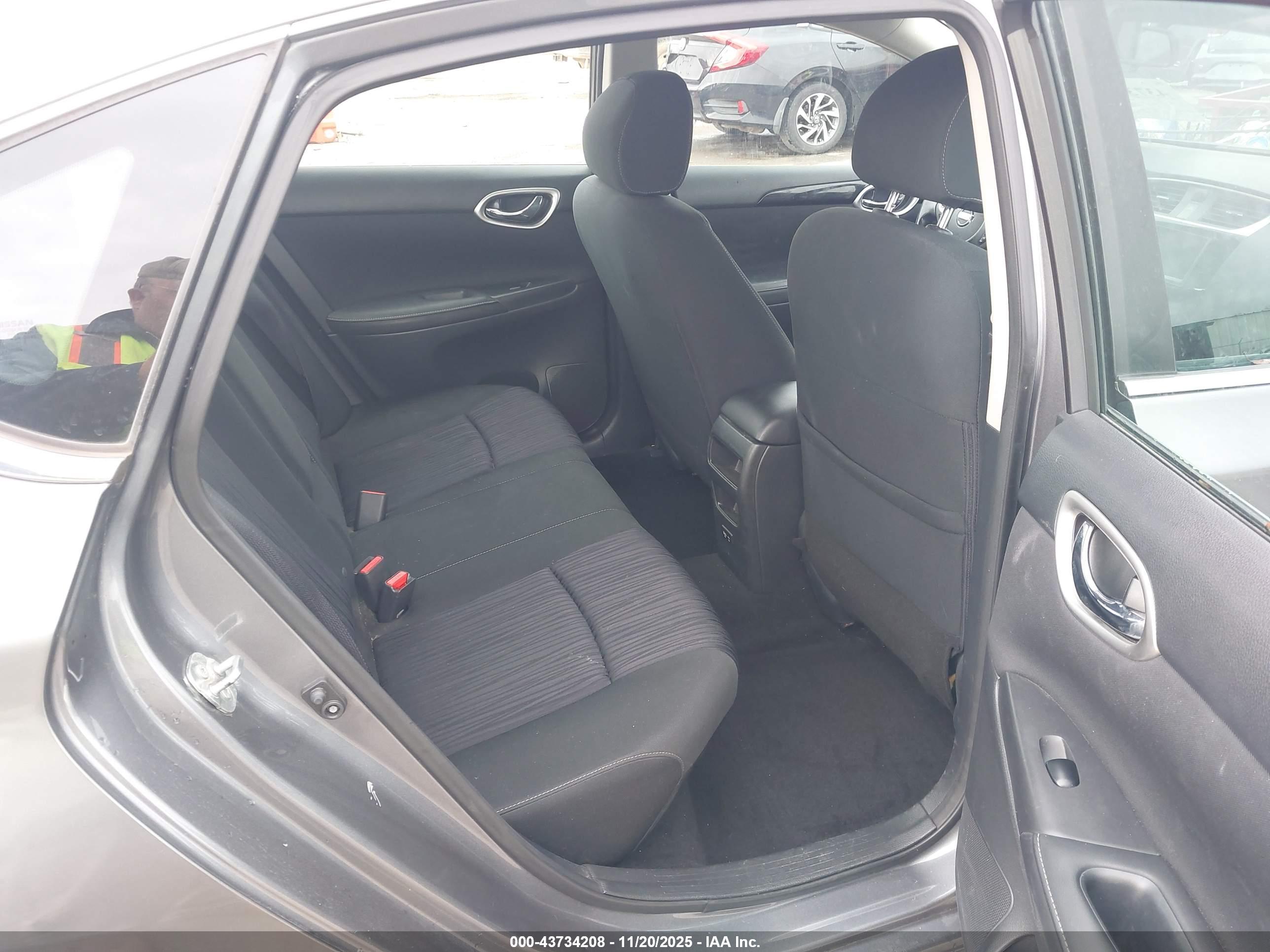 NISSAN SENTRA image 8