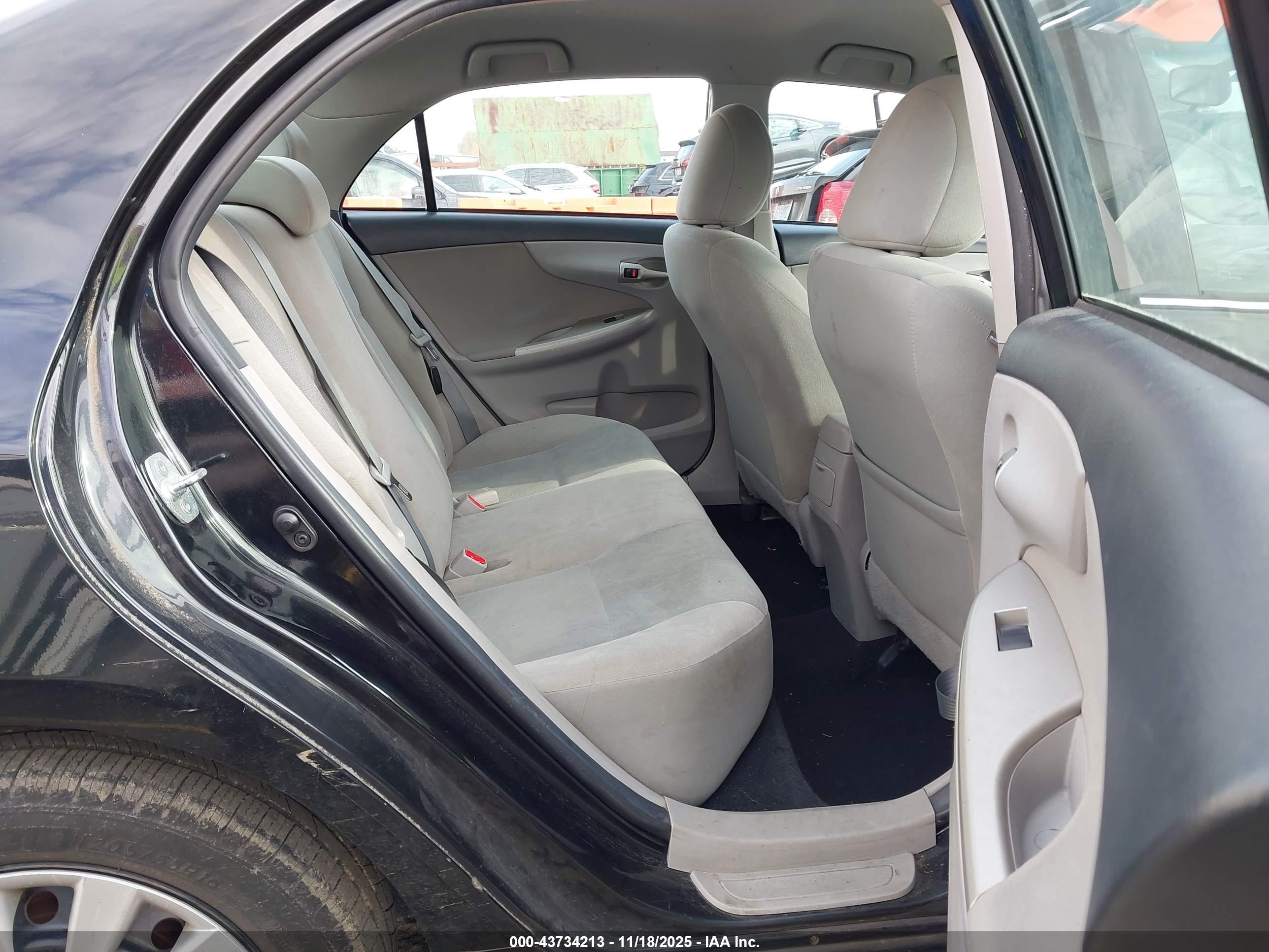 TOYOTA COROLLA image 8