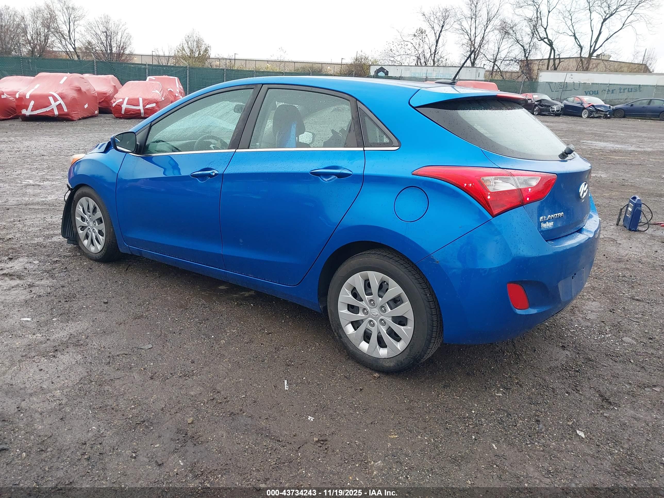 HYUNDAI ELANTRA image 3