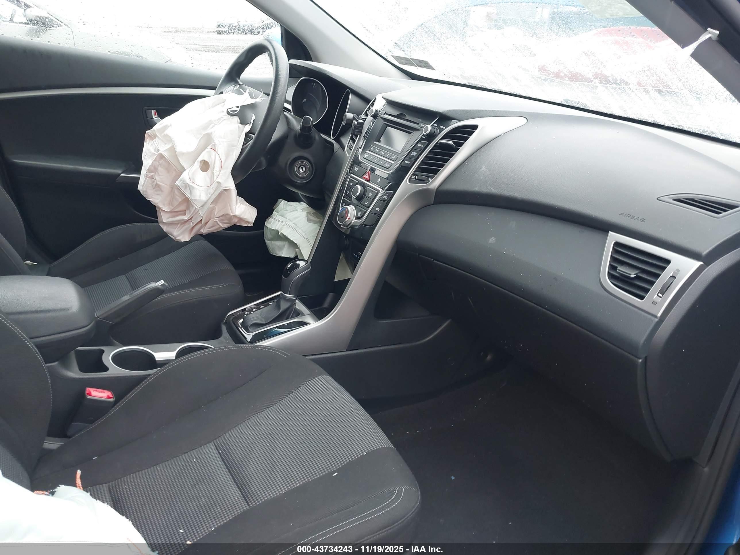 HYUNDAI ELANTRA image 5