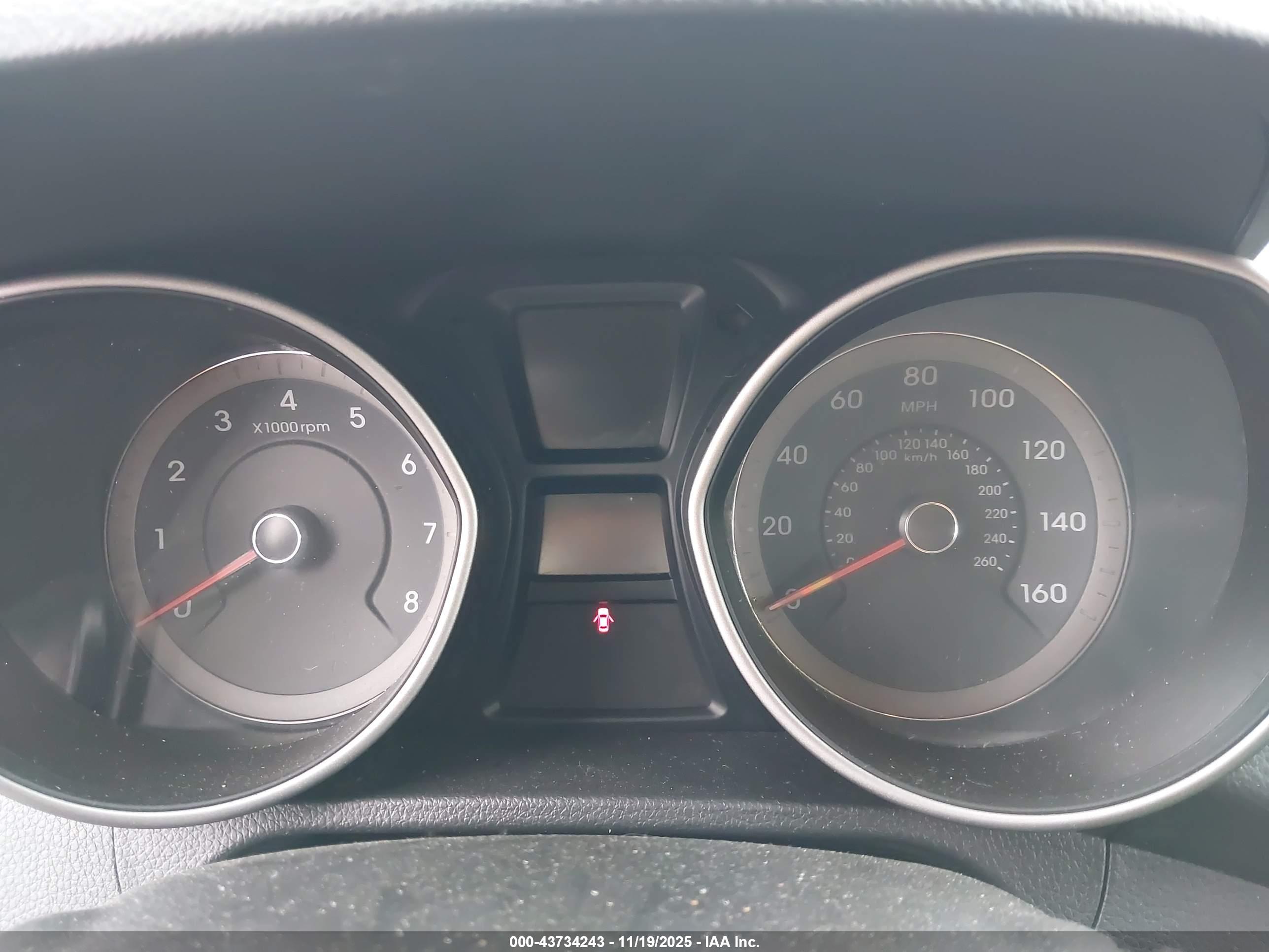 HYUNDAI ELANTRA image 7