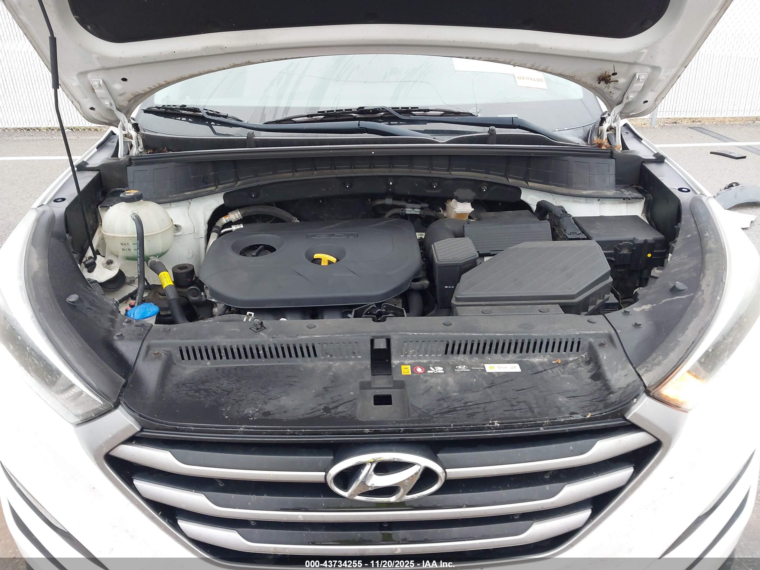 HYUNDAI TUCSON image 10
