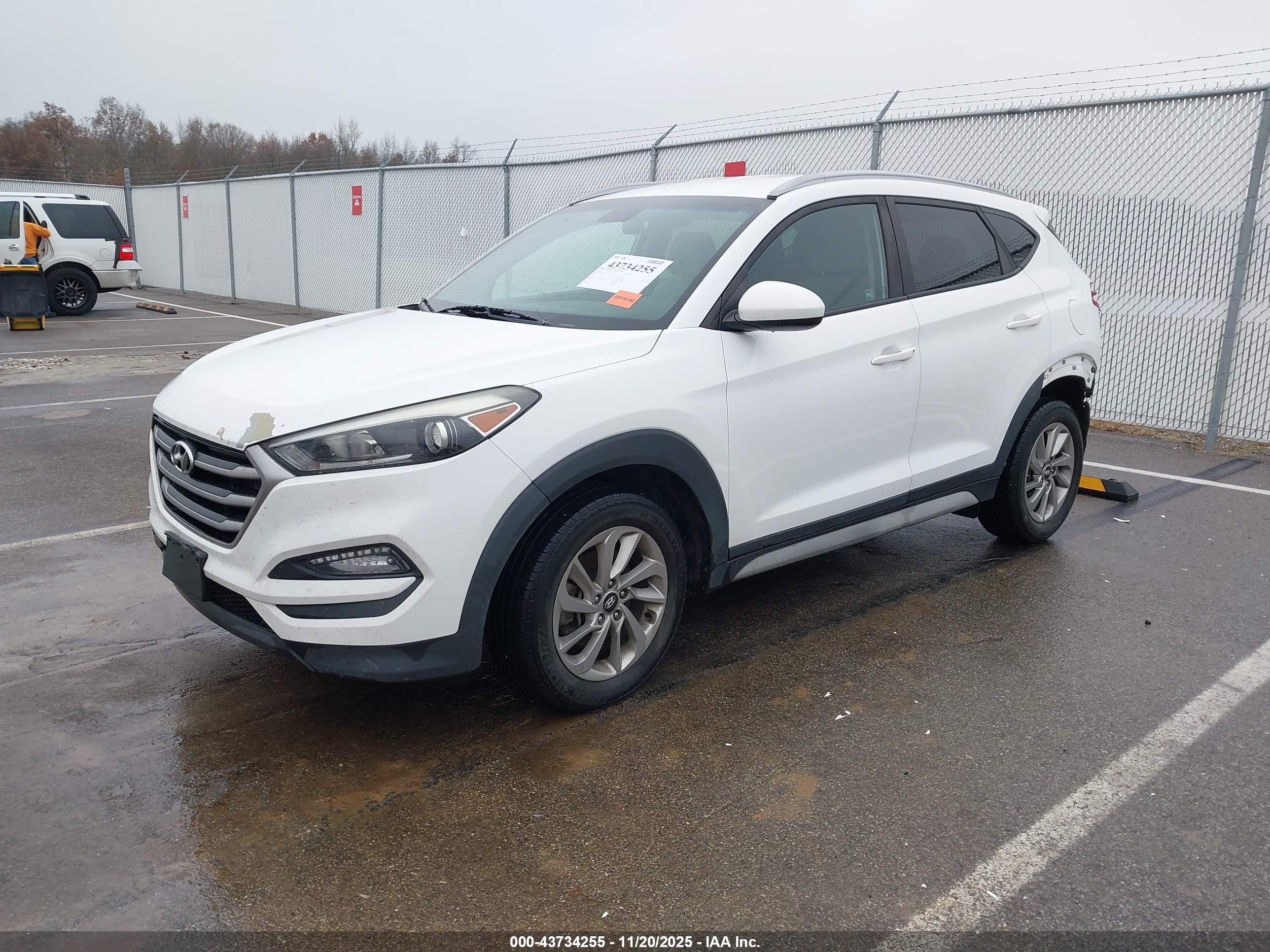 HYUNDAI TUCSON image 2