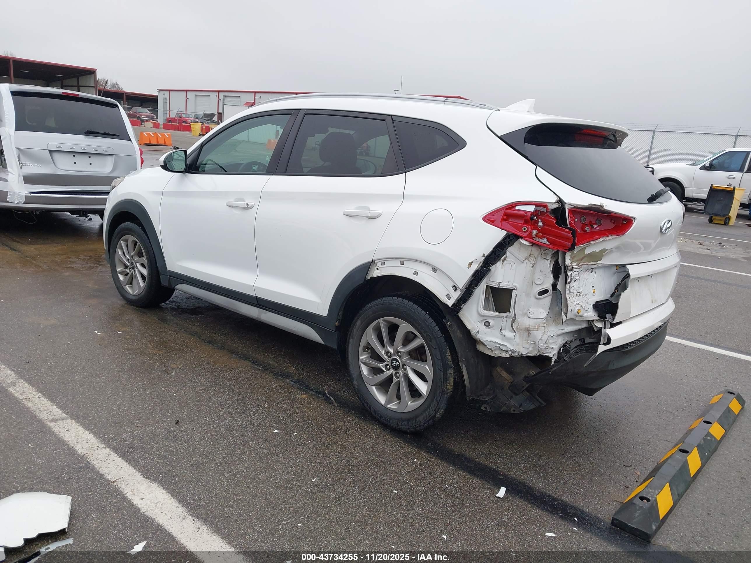 HYUNDAI TUCSON image 3
