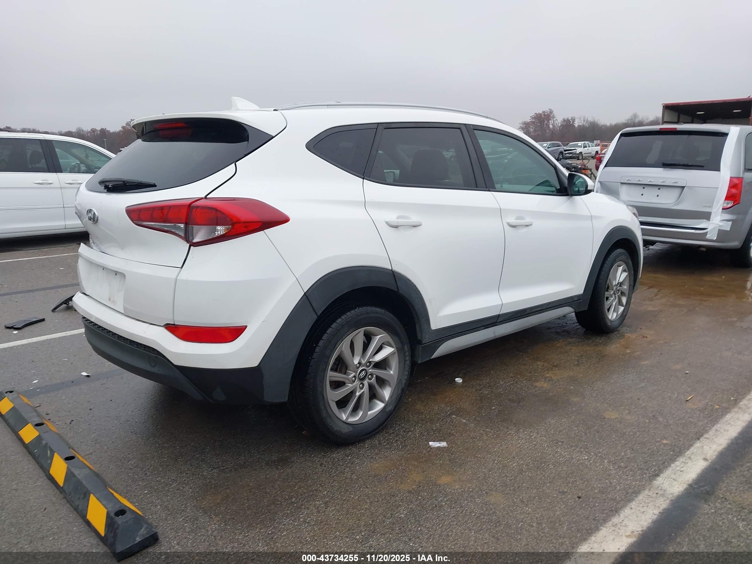 HYUNDAI TUCSON image 4