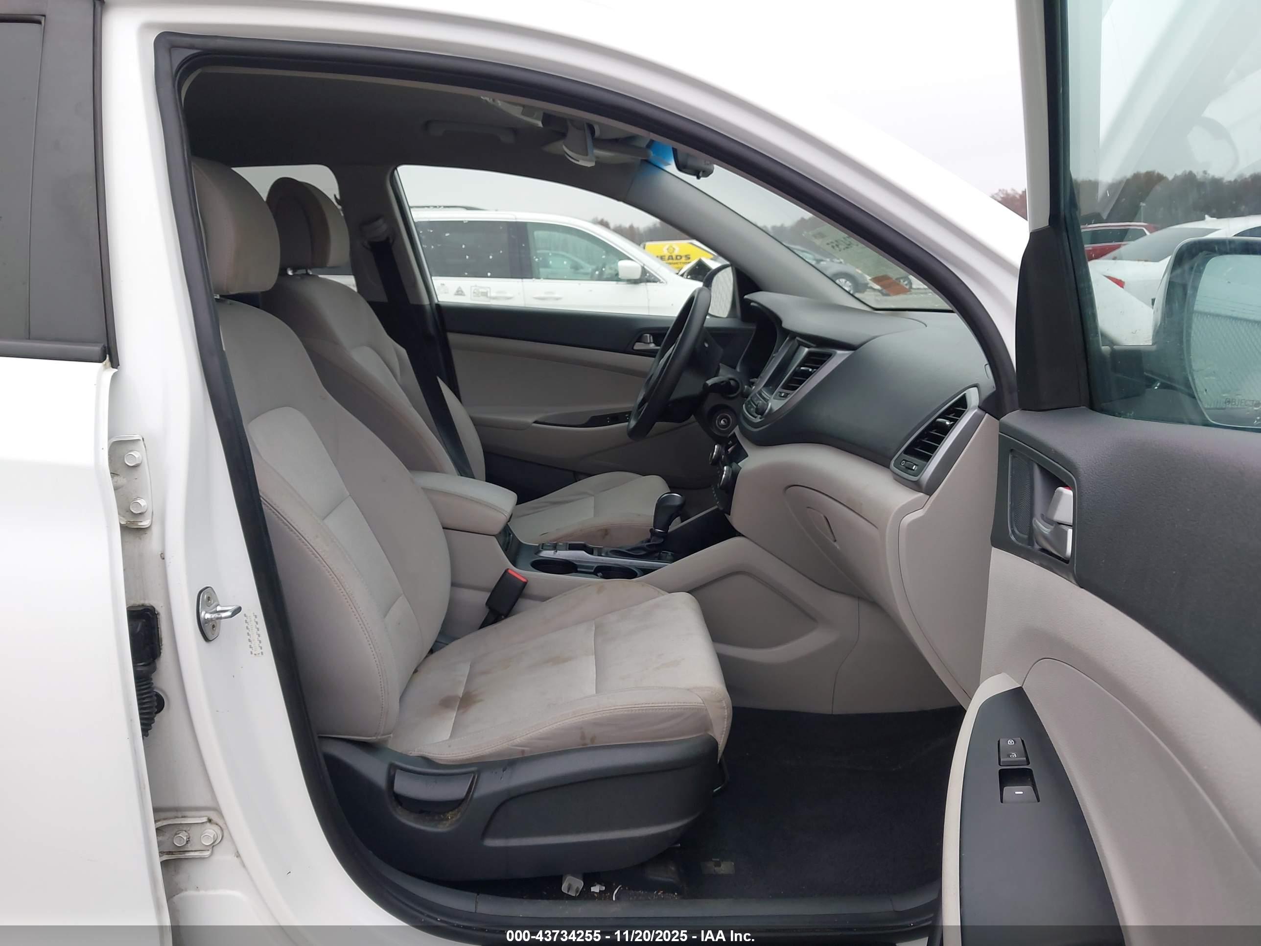HYUNDAI TUCSON image 5
