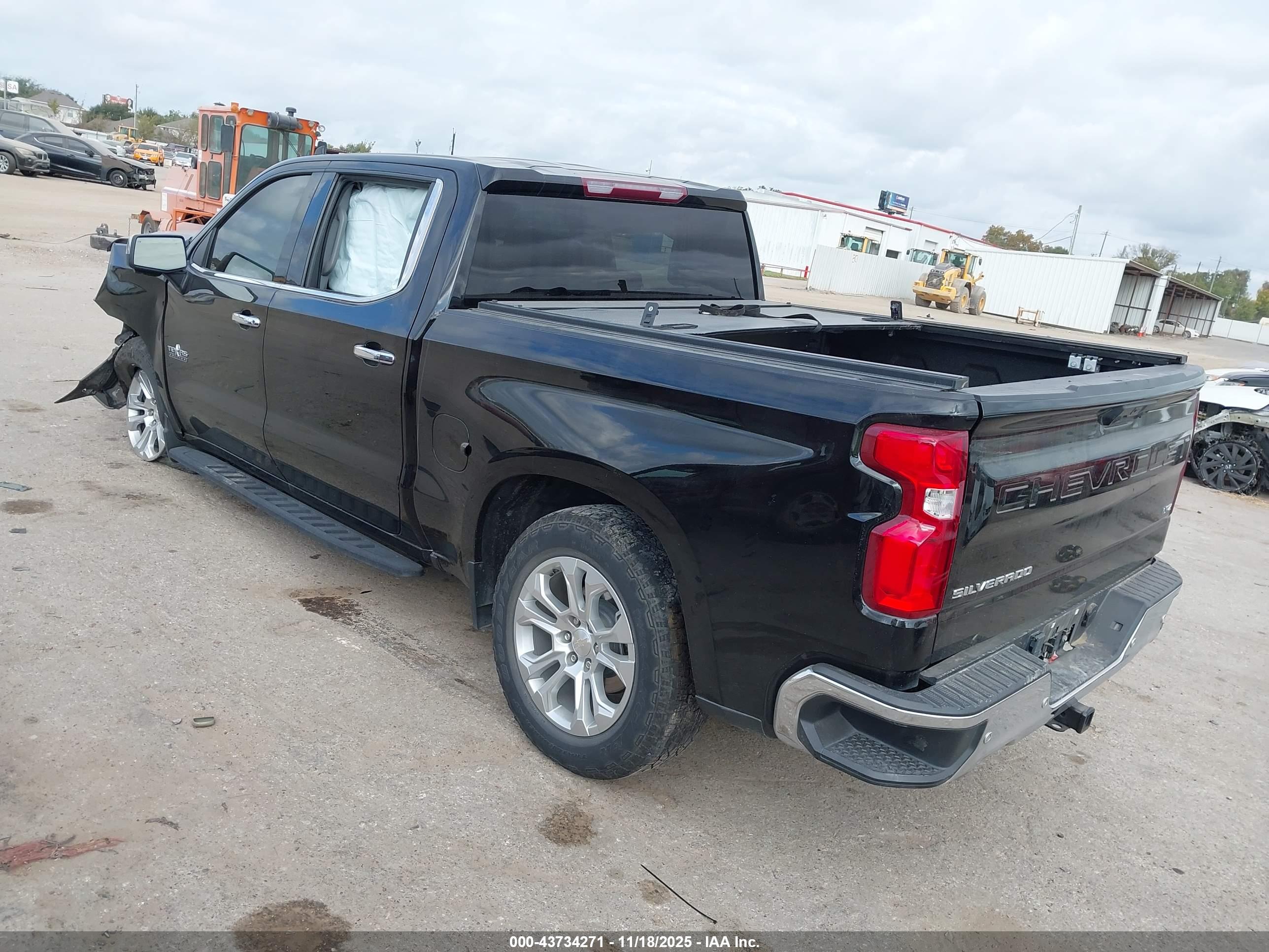 CHEVROLET SILVERADO image 3