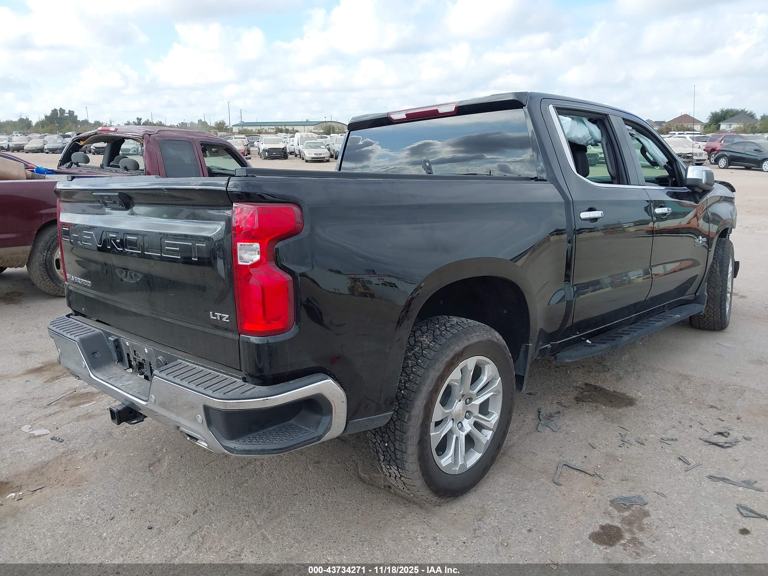 CHEVROLET SILVERADO image 4
