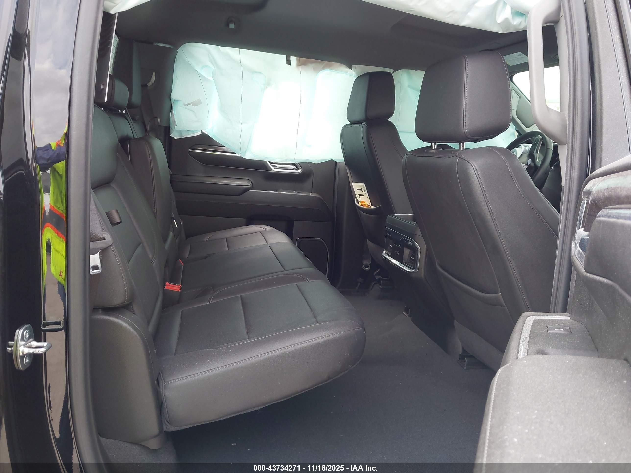 CHEVROLET SILVERADO image 8