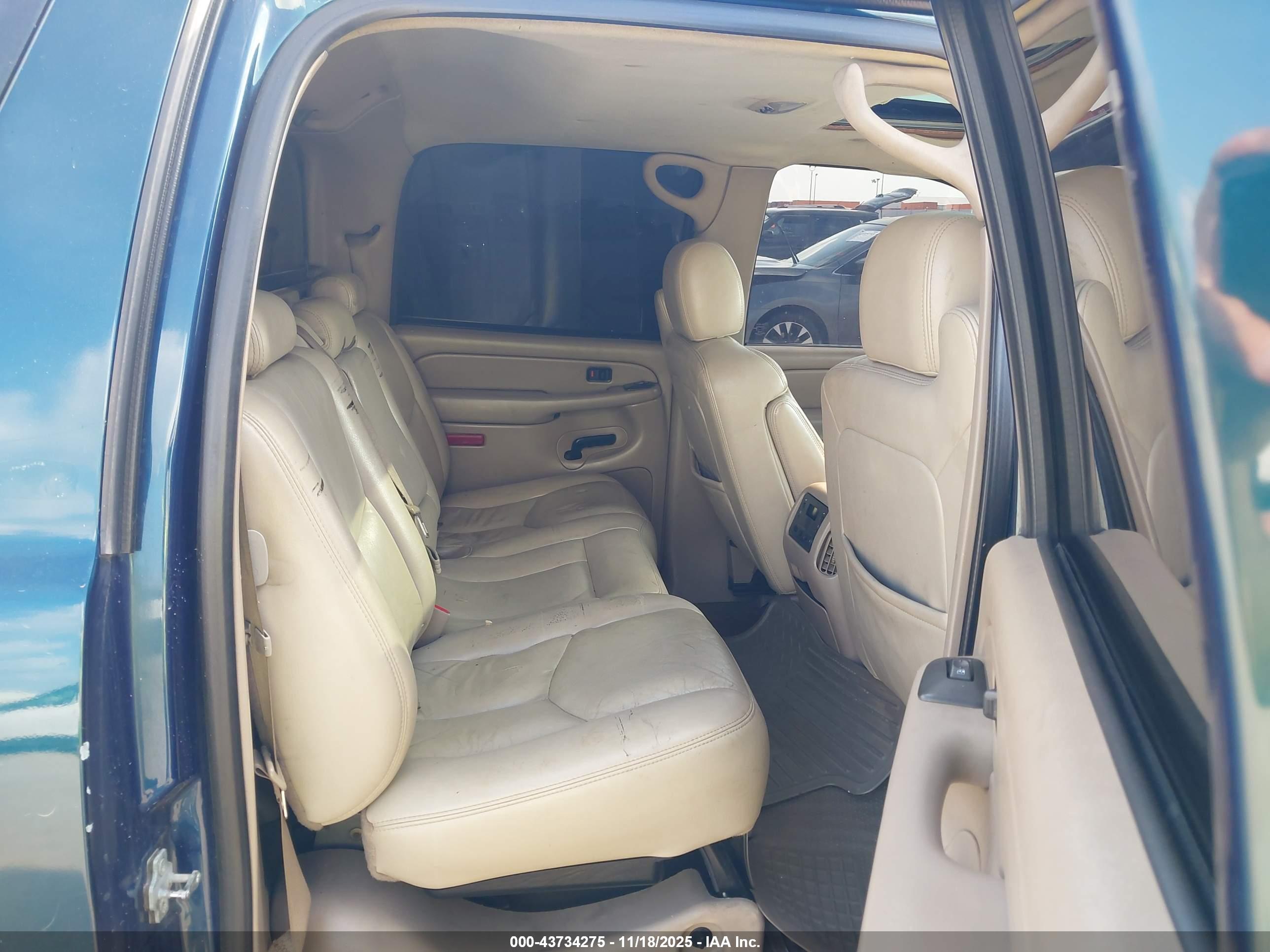 CHEVROLET AVALANCHE image 8