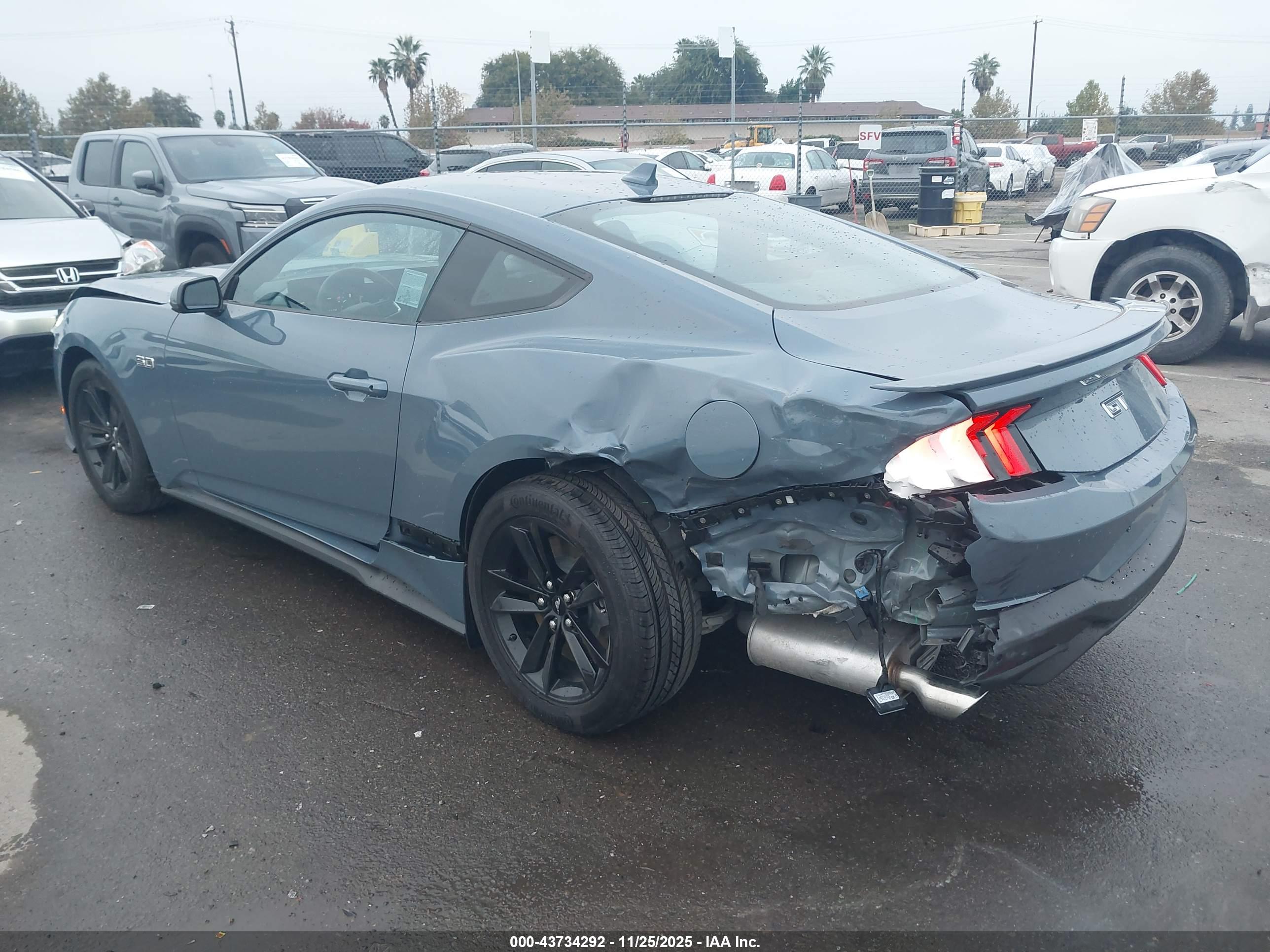 FORD MUSTANG image 3