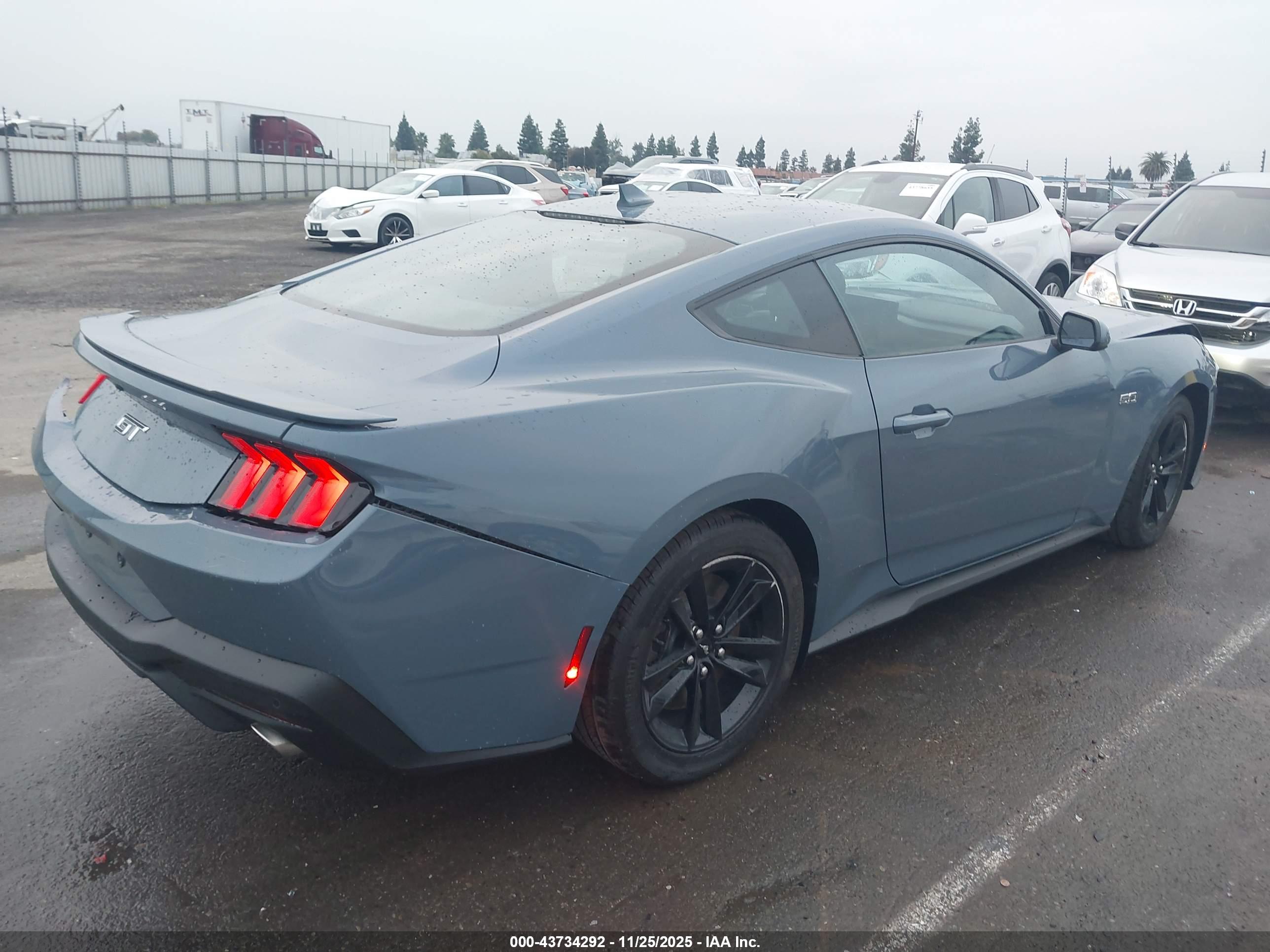 FORD MUSTANG image 4