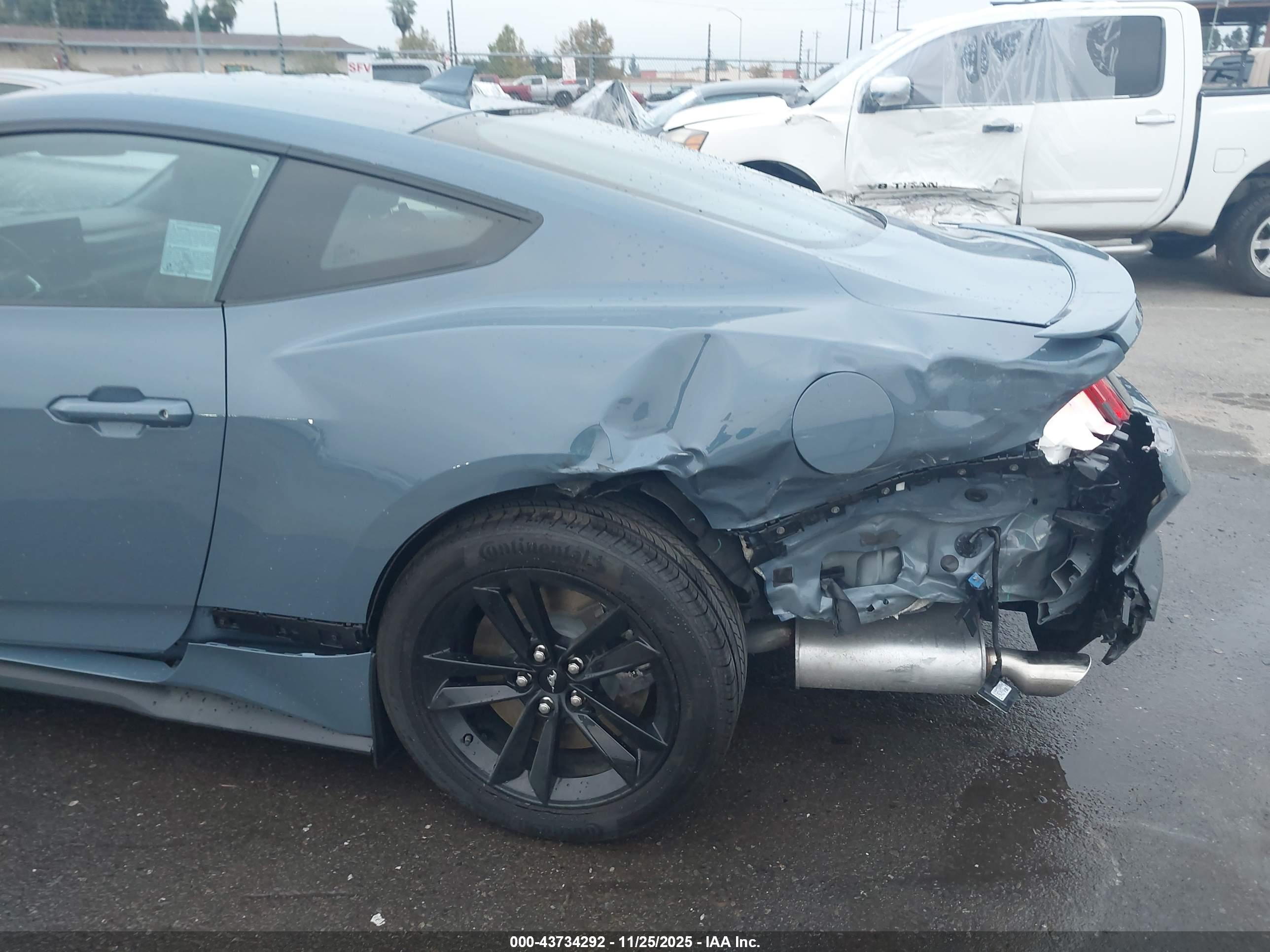 FORD MUSTANG image 6