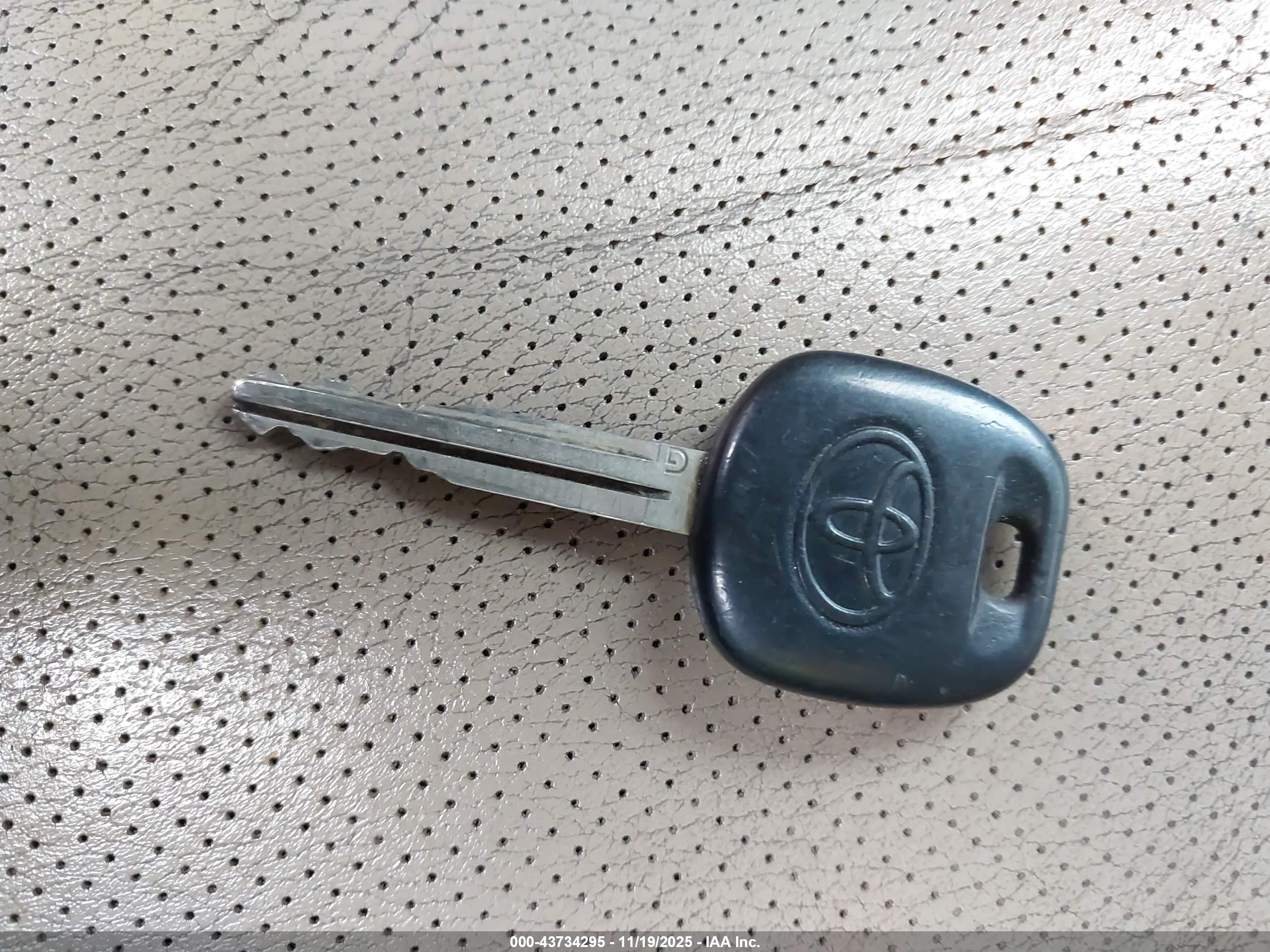 TOYOTA SEQUOIA image 11