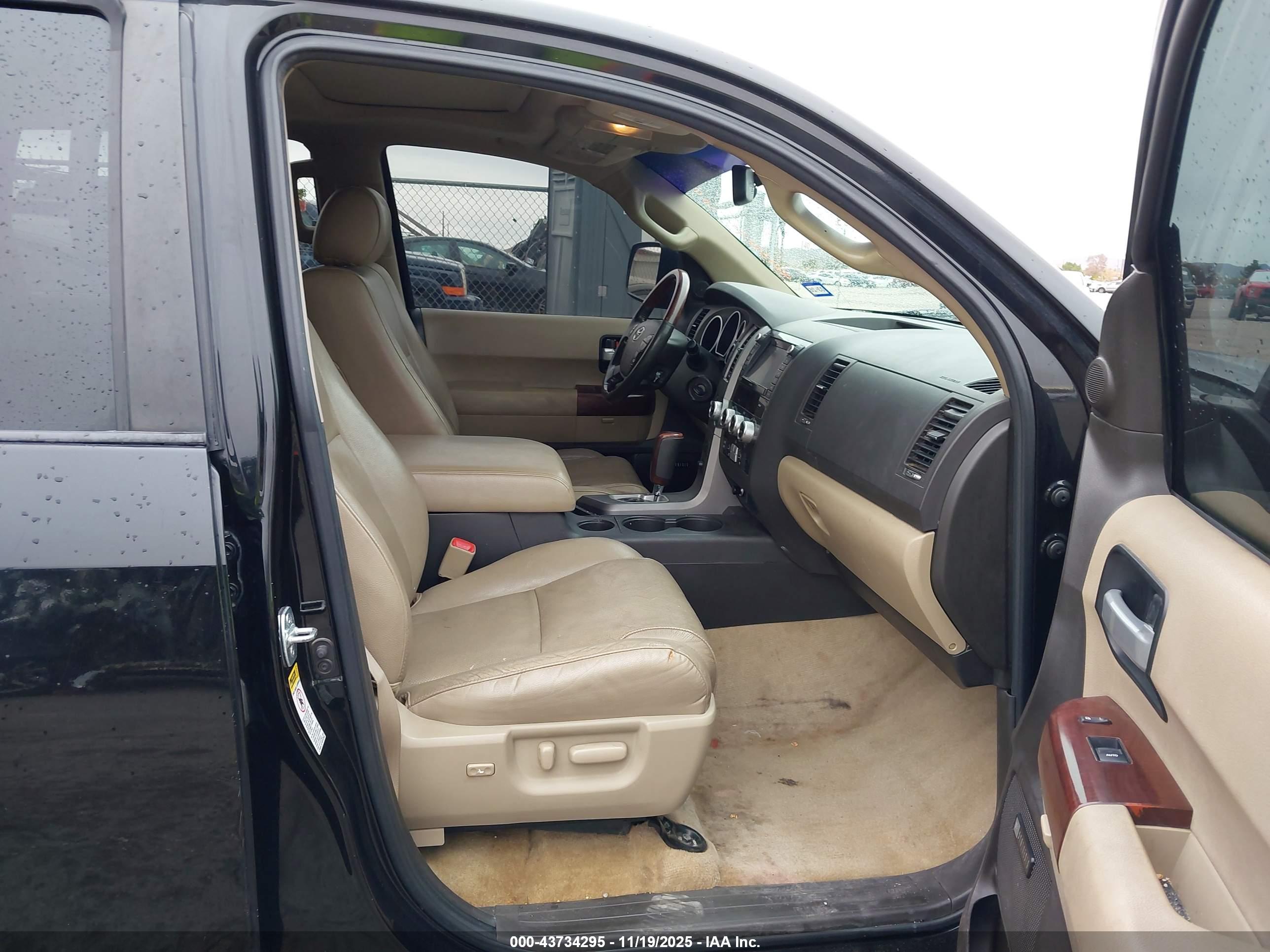 TOYOTA SEQUOIA image 5